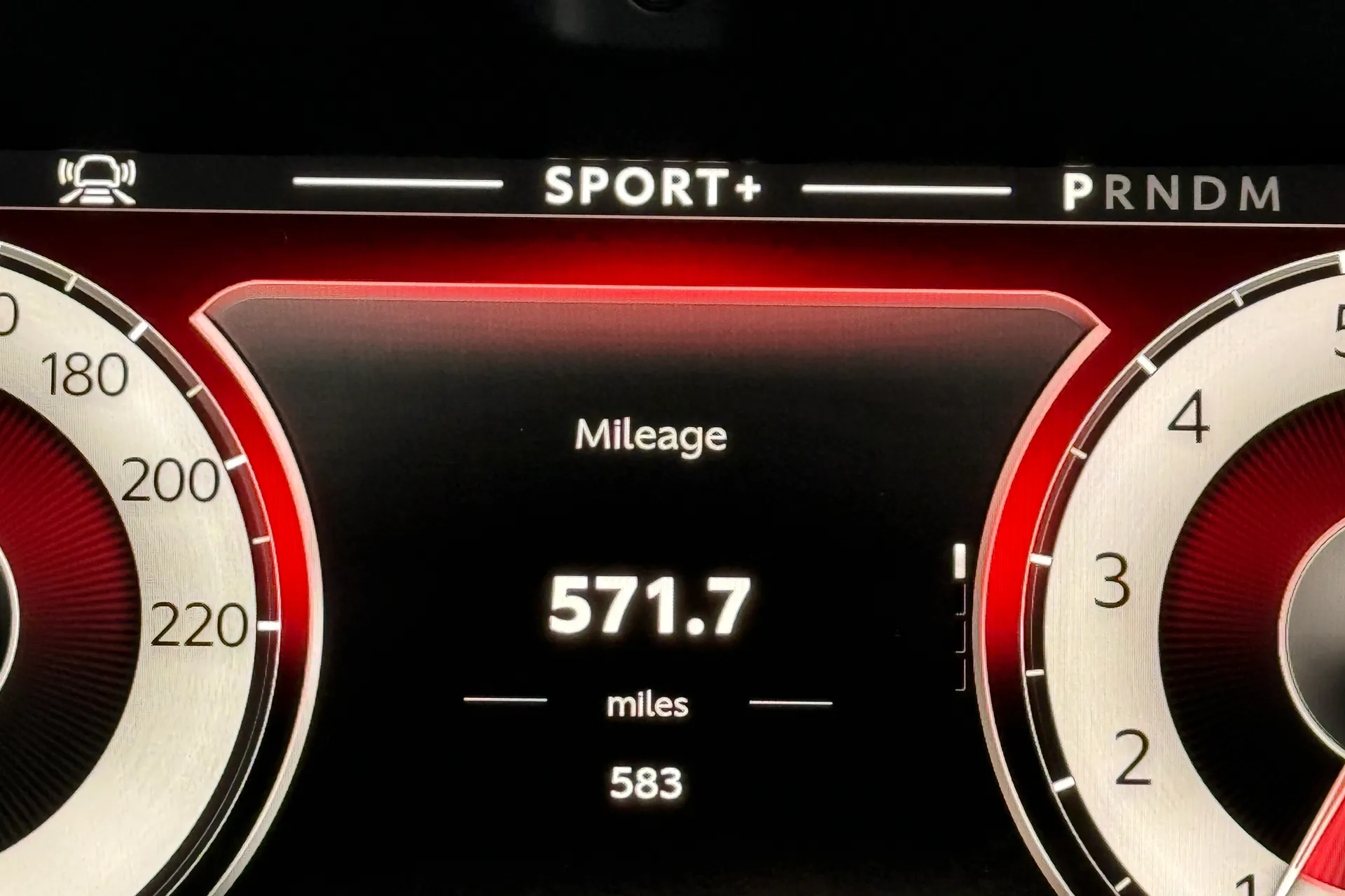 Aston Martin DBX thumbnail image number 7