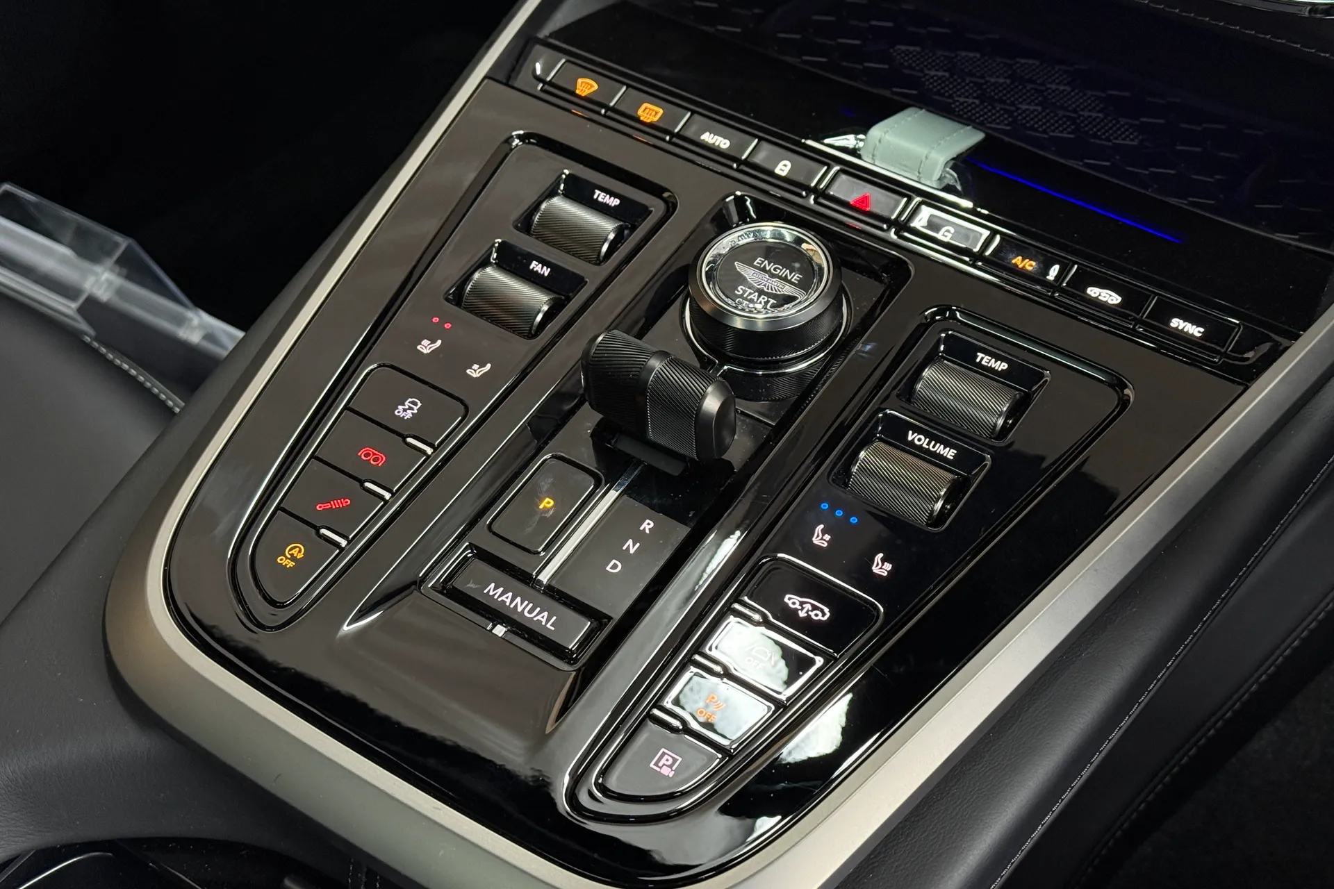 Aston Martin DBX thumbnail image number 19