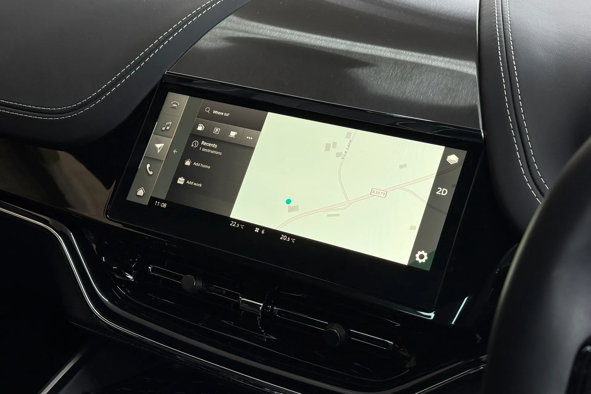 Aston Martin DBX thumbnail image number 20