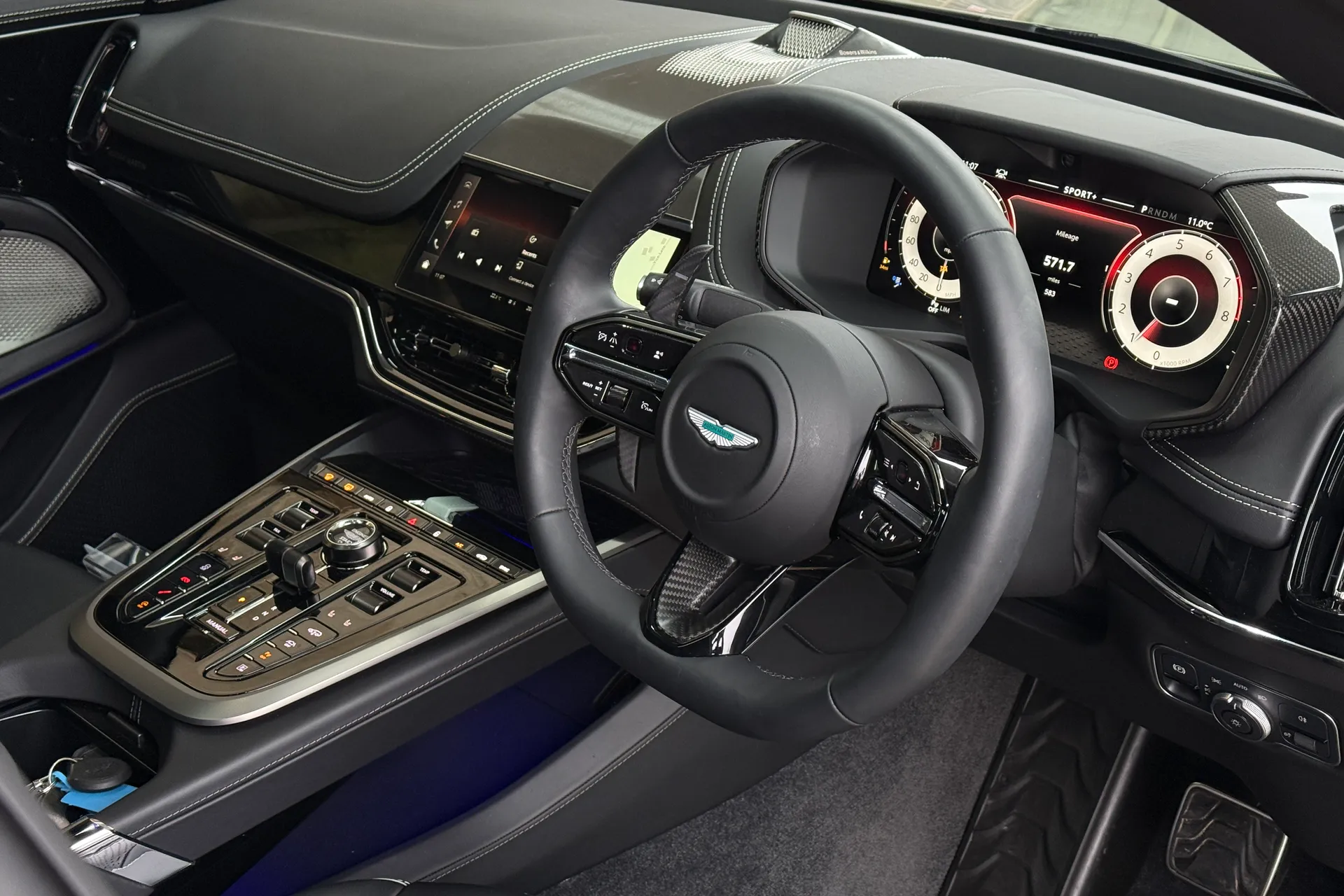 Aston Martin DBX thumbnail image number 6