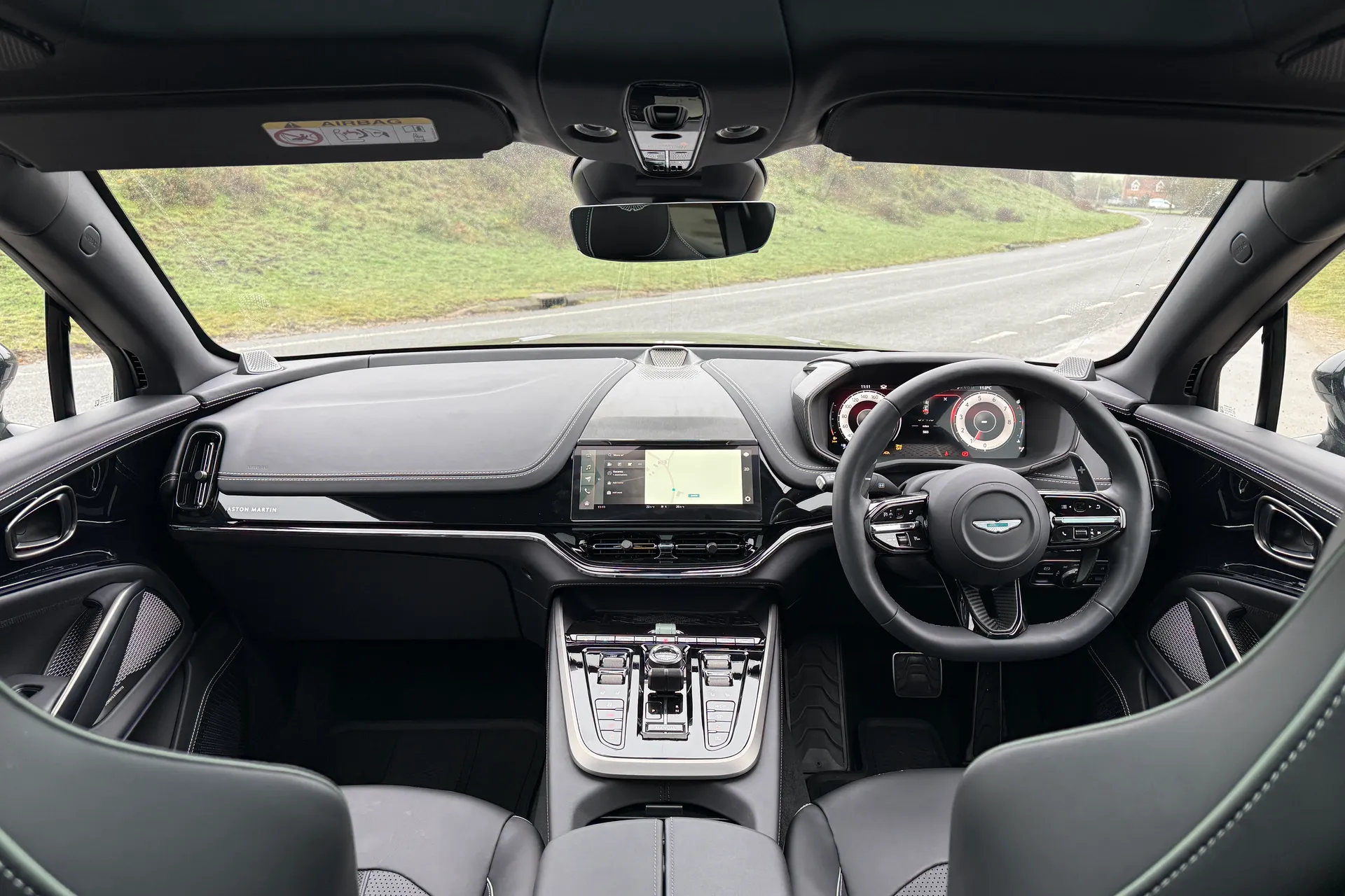 Aston Martin DBX thumbnail image number 26