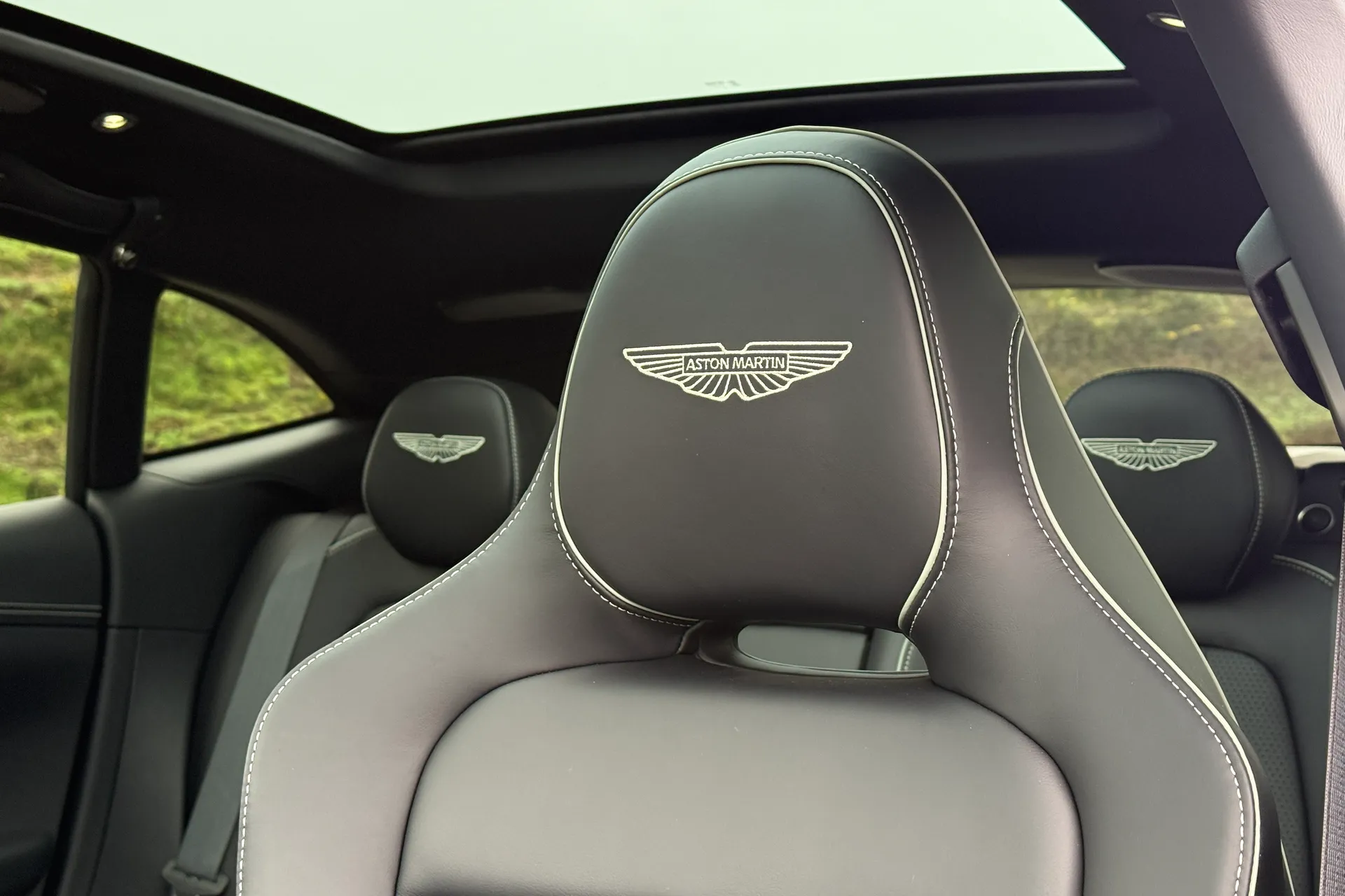 Aston Martin DBX thumbnail image number 44