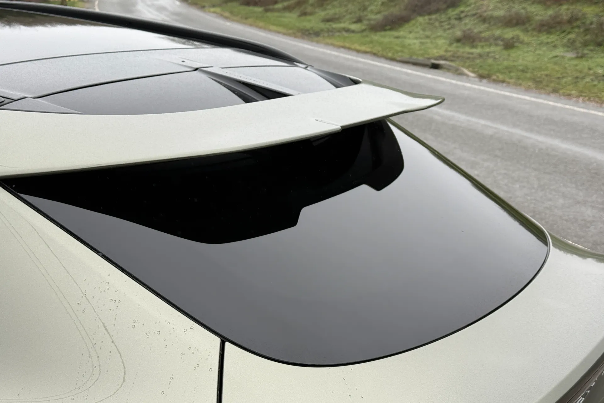 Aston Martin DBX thumbnail image number 45