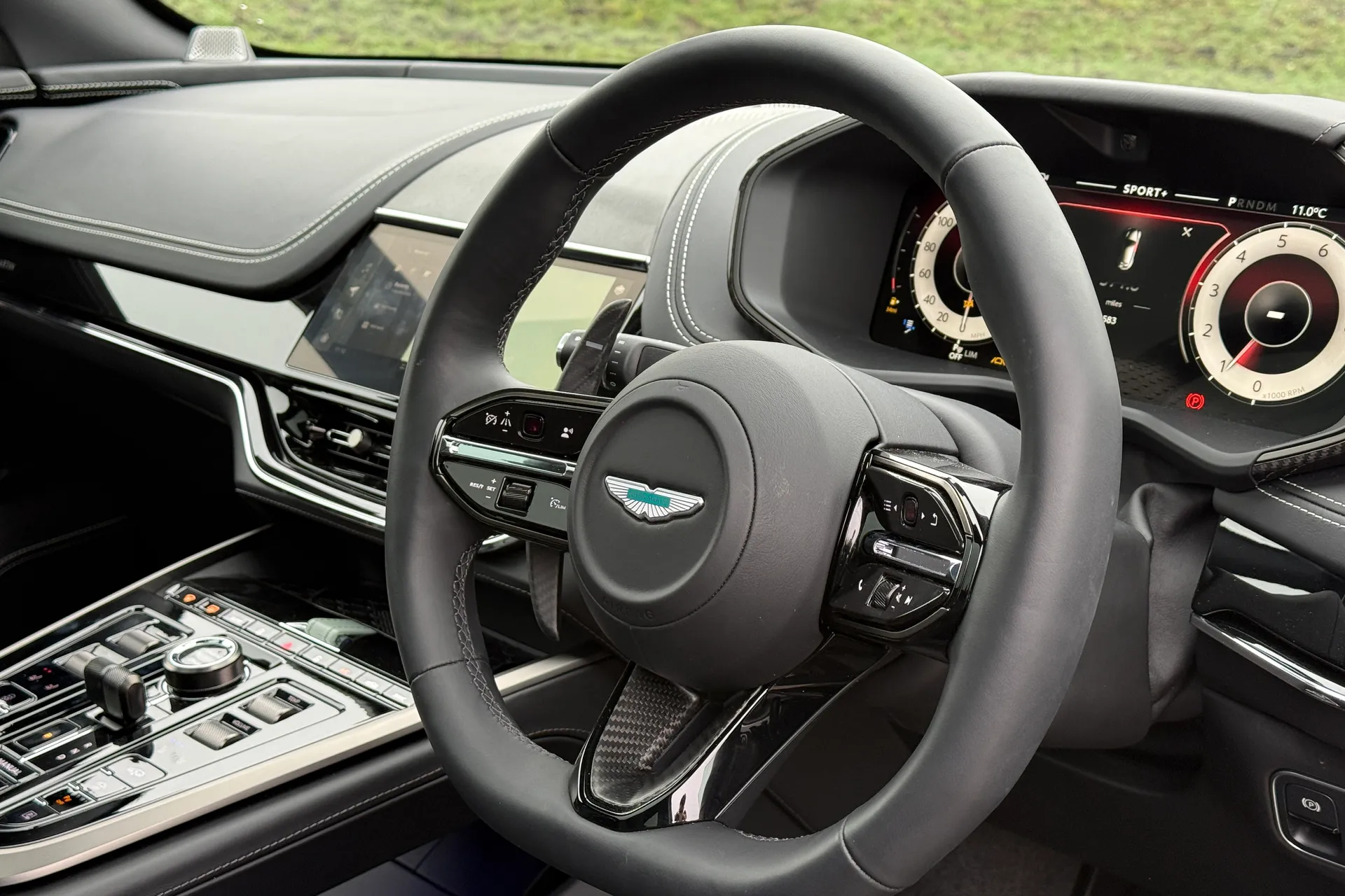 Aston Martin DBX thumbnail image number 22