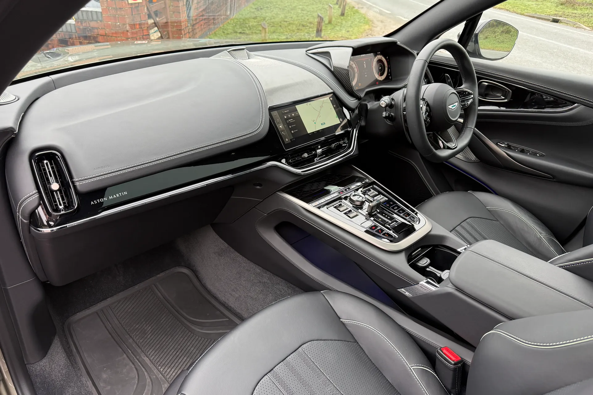 Aston Martin DBX thumbnail image number 43