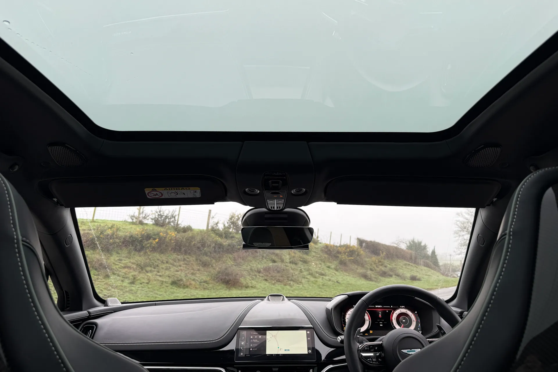 Aston Martin DBX thumbnail image number 27