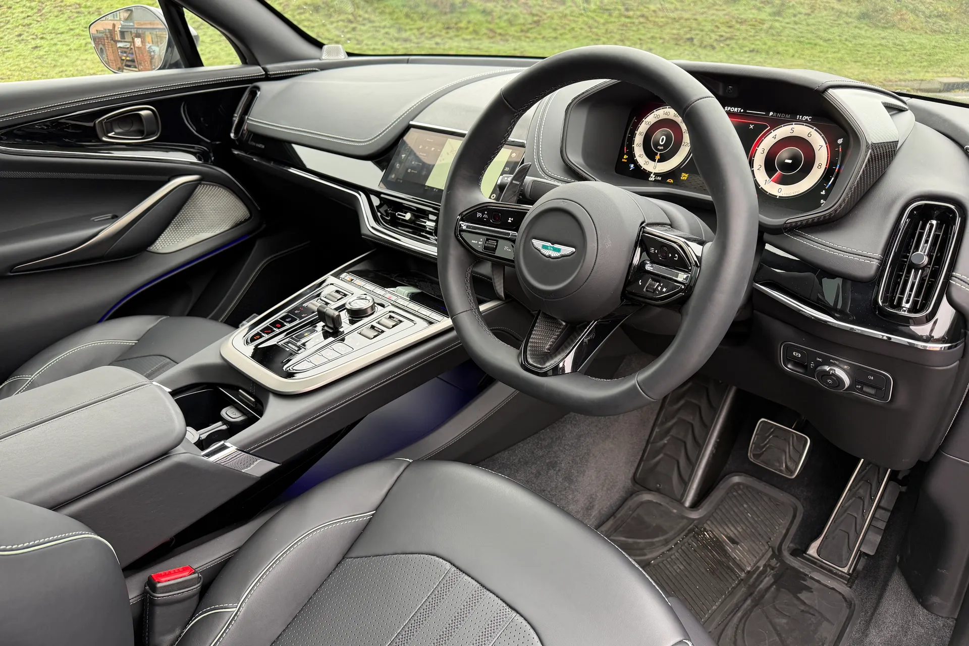 Aston Martin DBX thumbnail image number 8