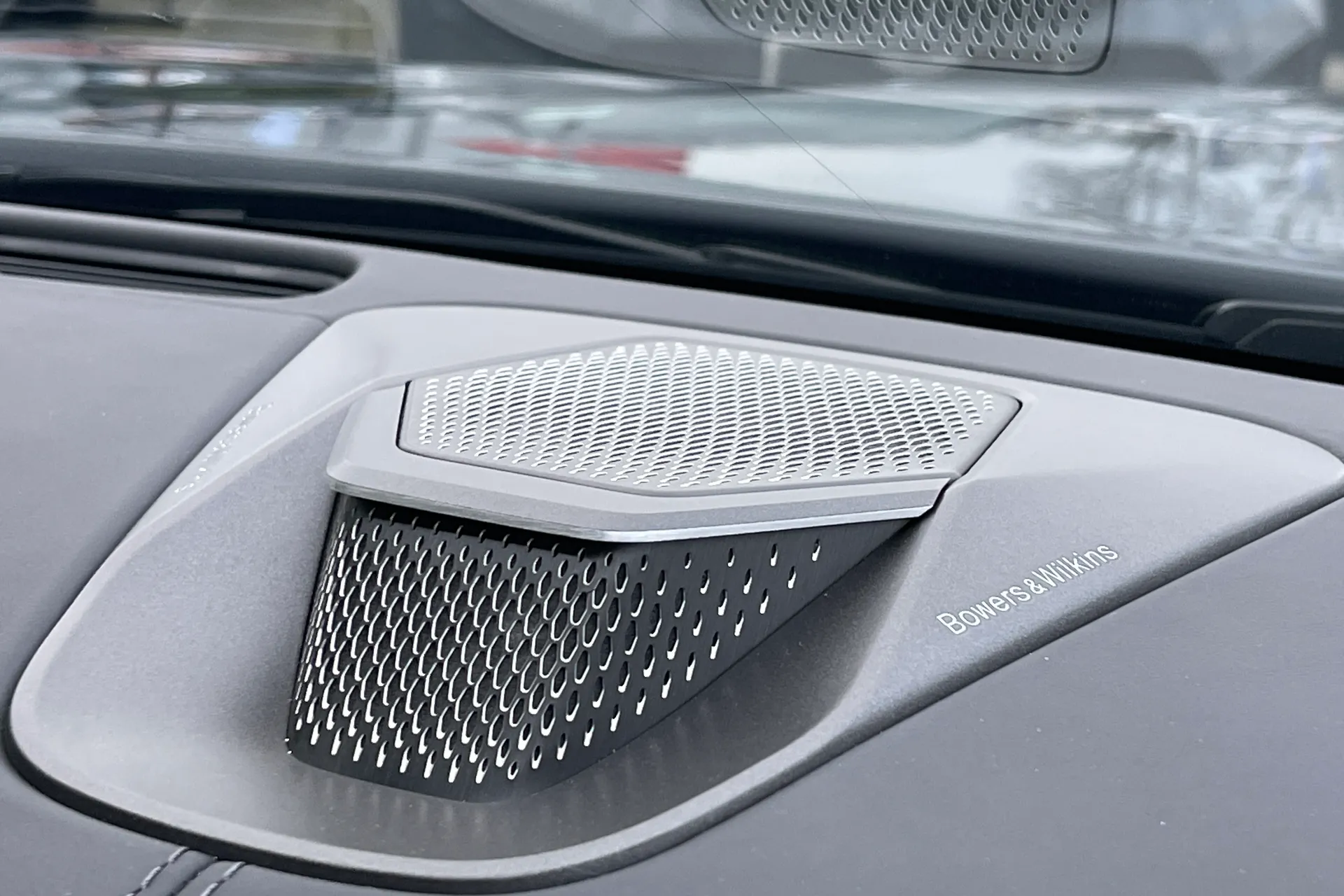 Aston Martin VANQUISH thumbnail image number 32