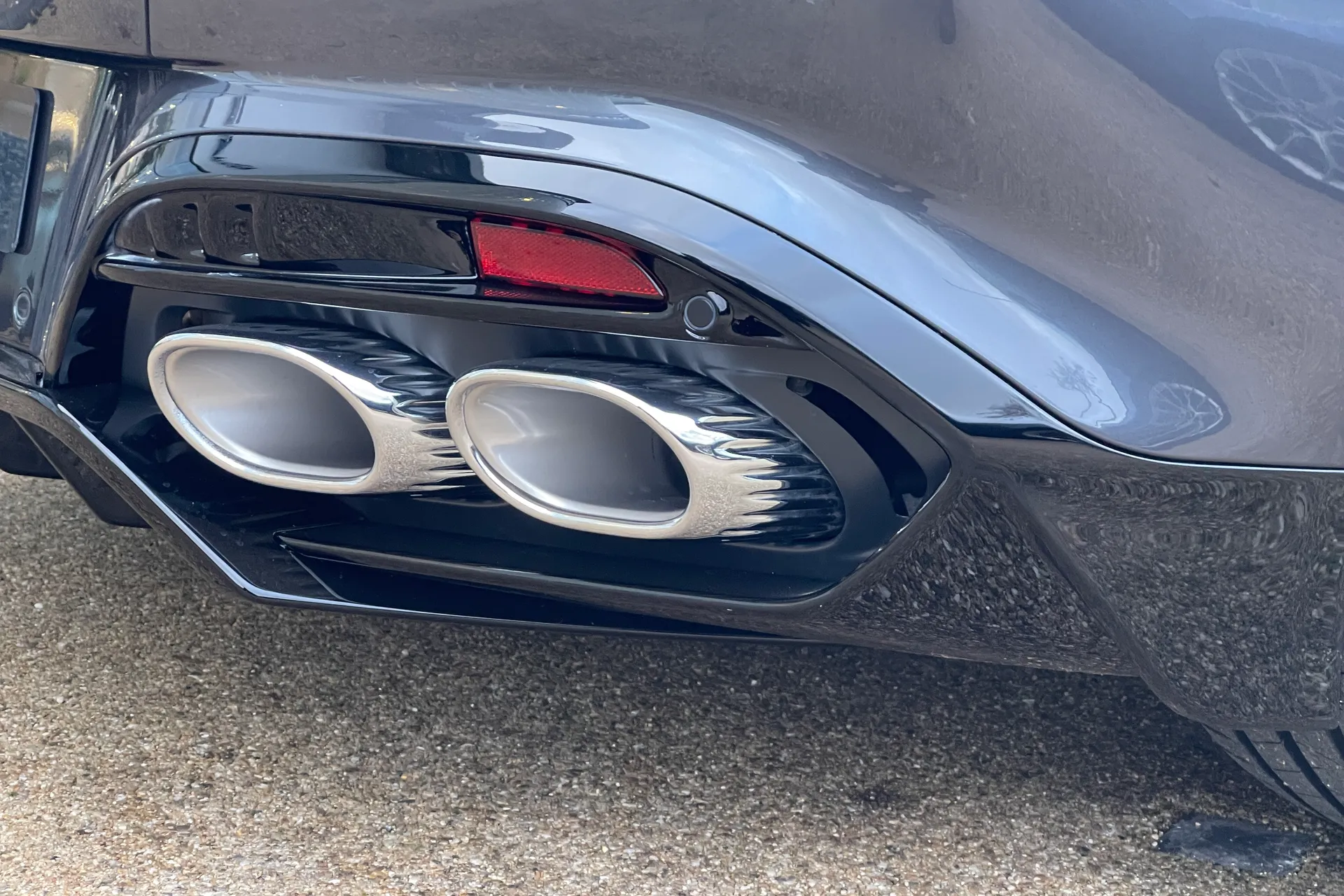 Aston Martin VANQUISH thumbnail image number 17