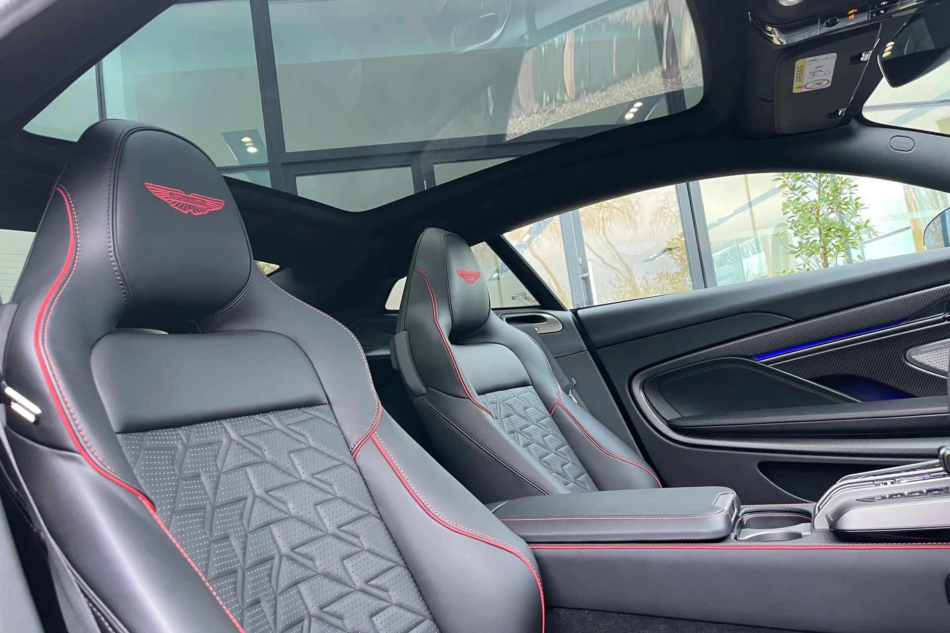 Aston Martin VANQUISH thumbnail image number 12