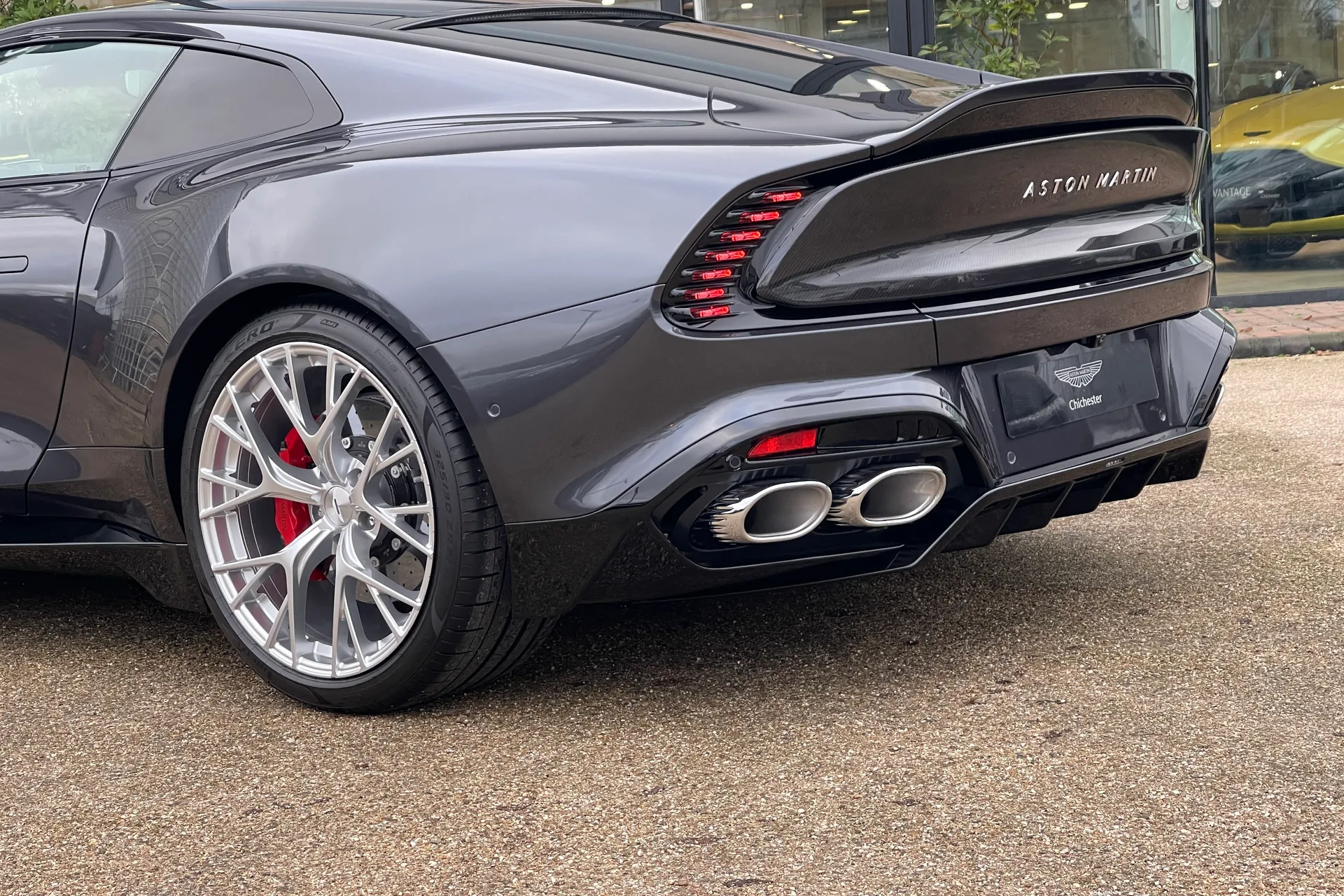 Aston Martin VANQUISH thumbnail image number 38