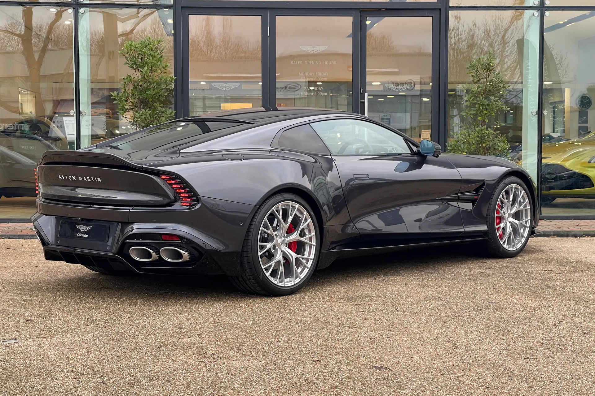 Aston Martin VANQUISH thumbnail image number 35