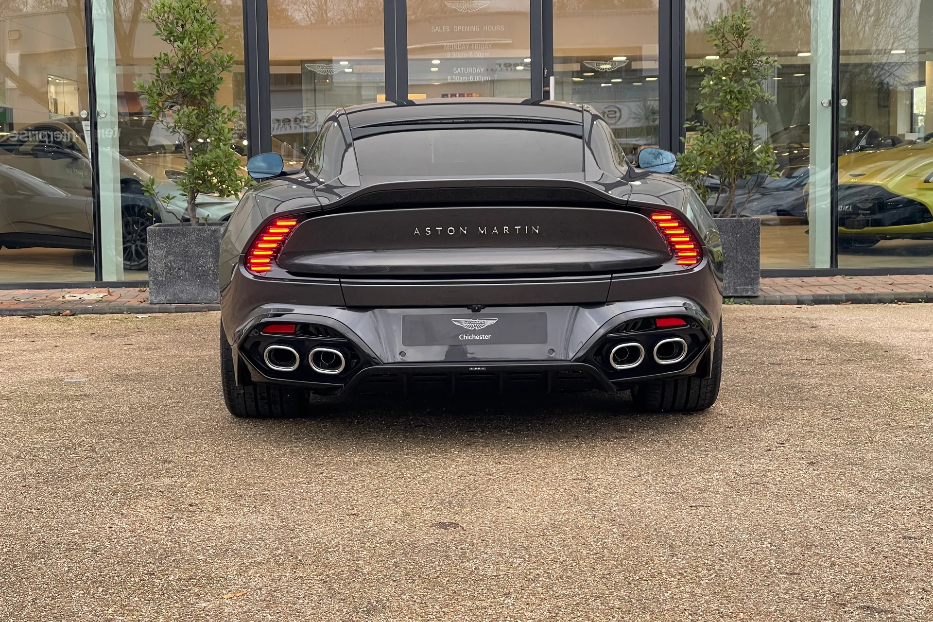 Aston Martin VANQUISH thumbnail image number 36