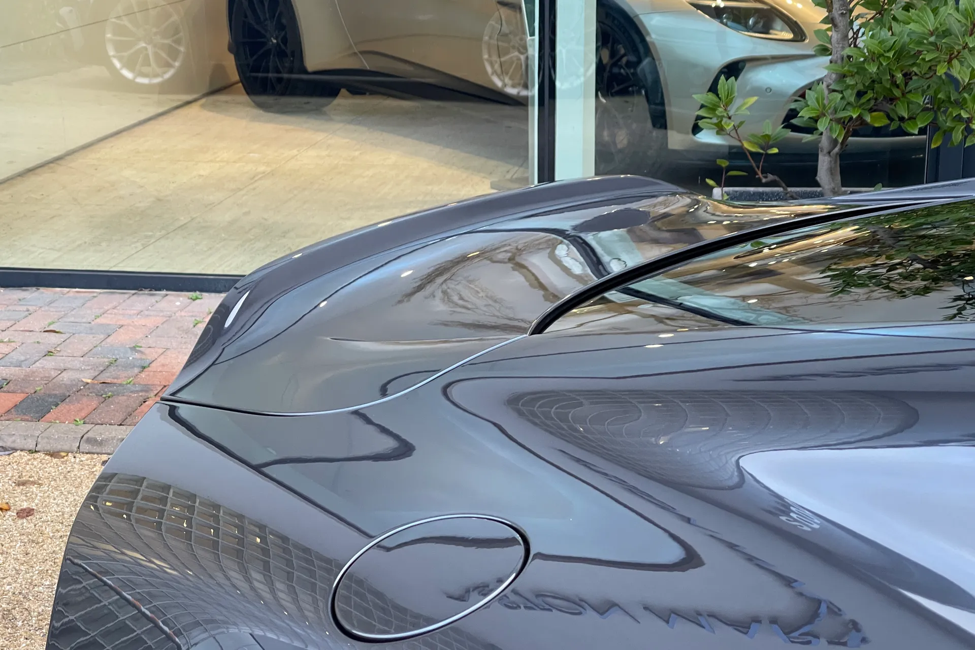 Aston Martin VANQUISH thumbnail image number 14