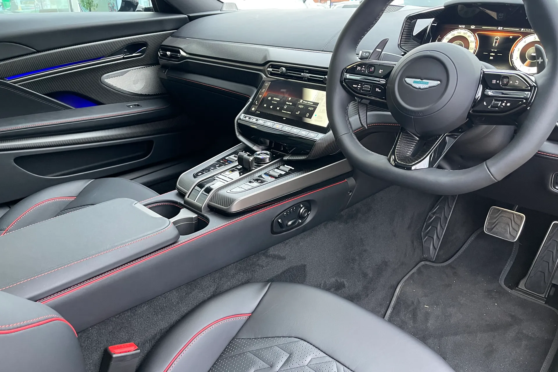 Aston Martin VANQUISH thumbnail image number 3