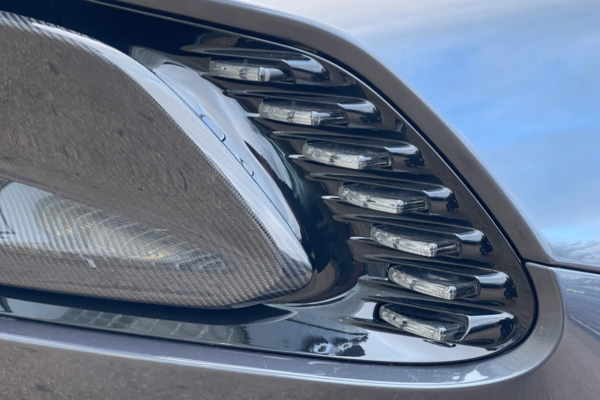 Aston Martin VANQUISH thumbnail image number 15