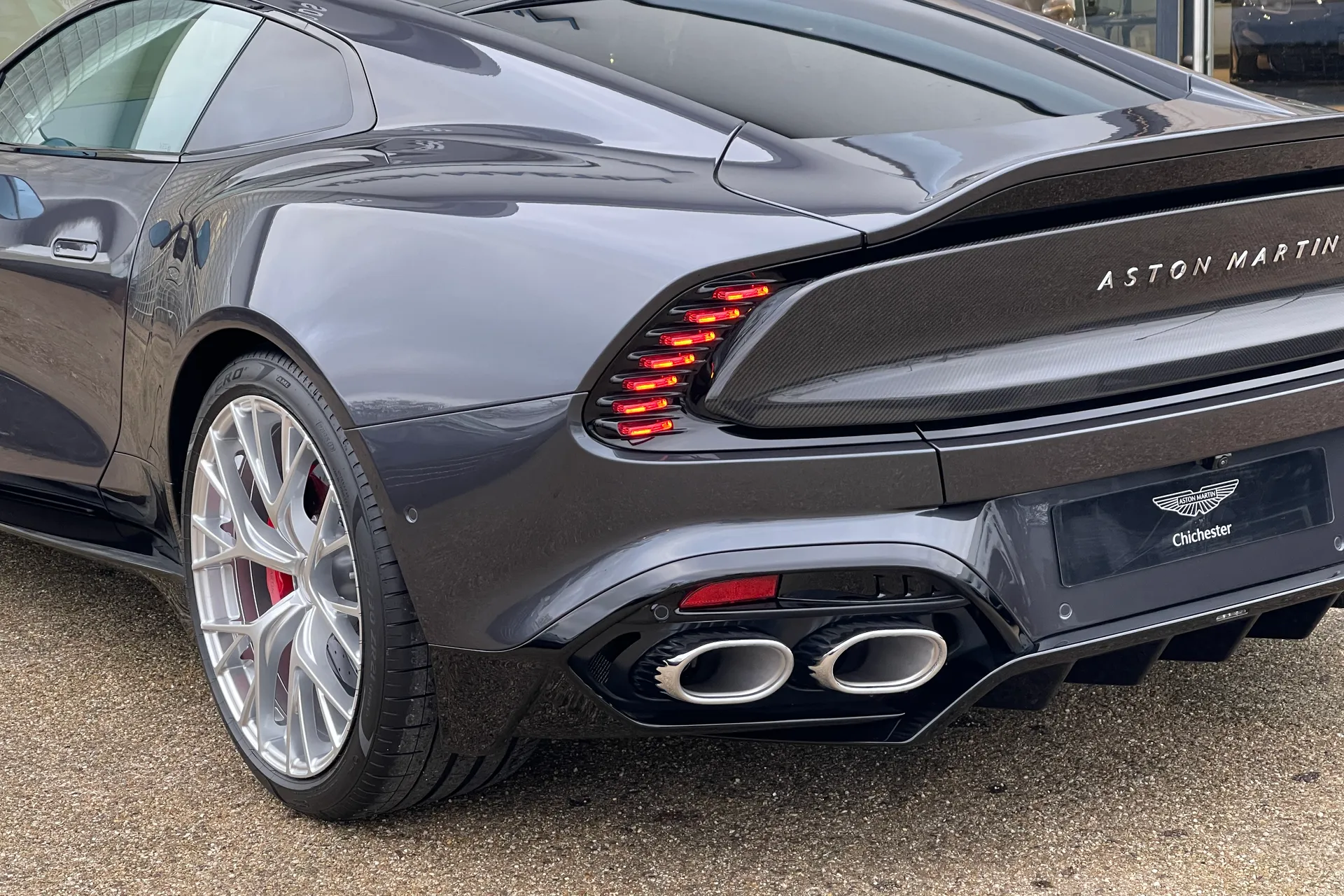 Aston Martin VANQUISH thumbnail image number 37