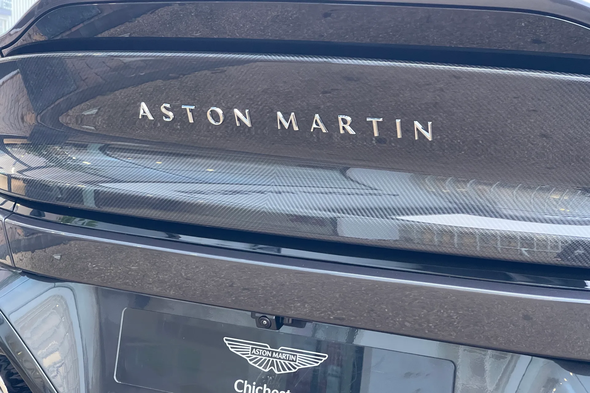 Aston Martin Vanquish thumbnail image number 39