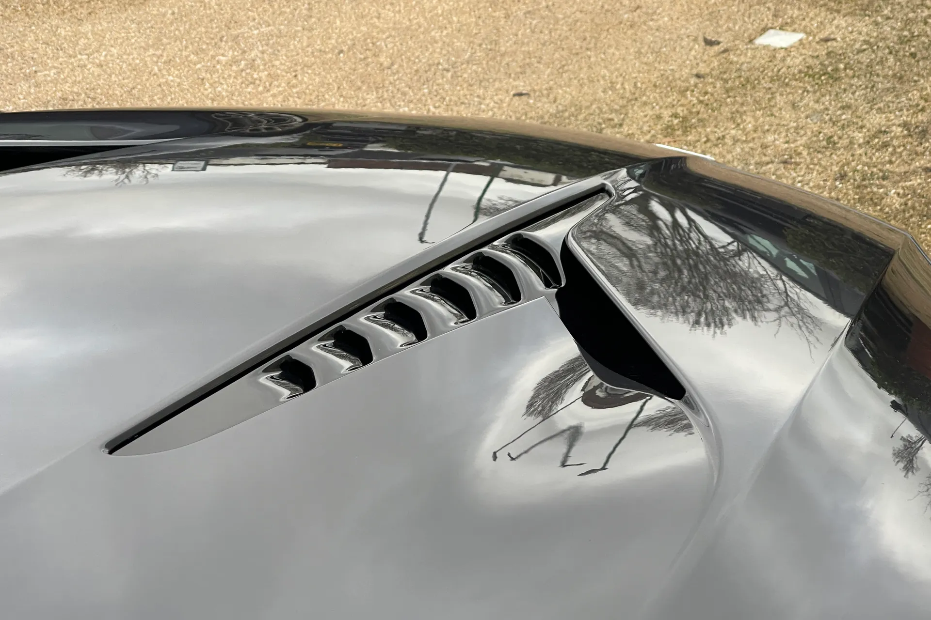 Aston Martin Vanquish thumbnail image number 62