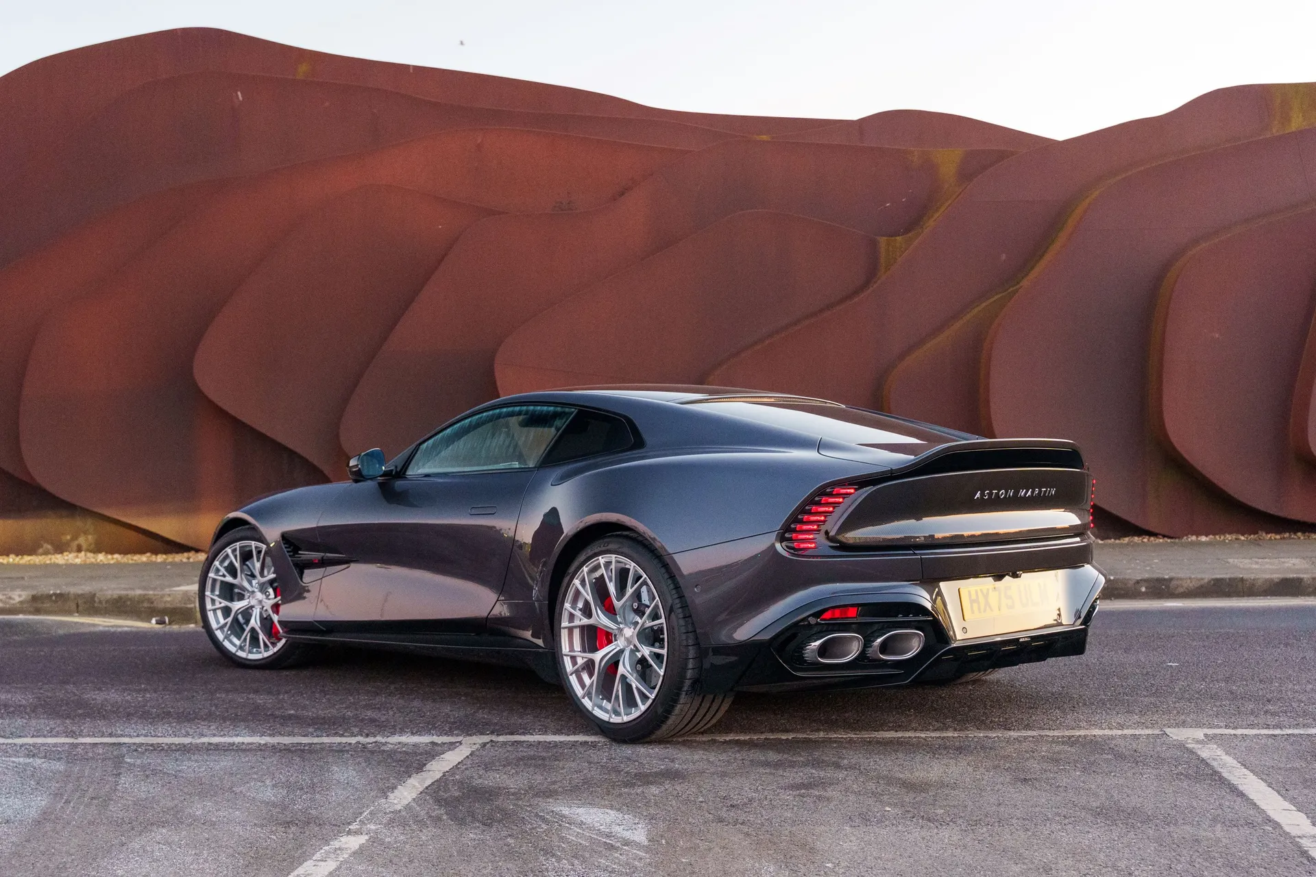 Aston Martin Vanquish thumbnail image number 2