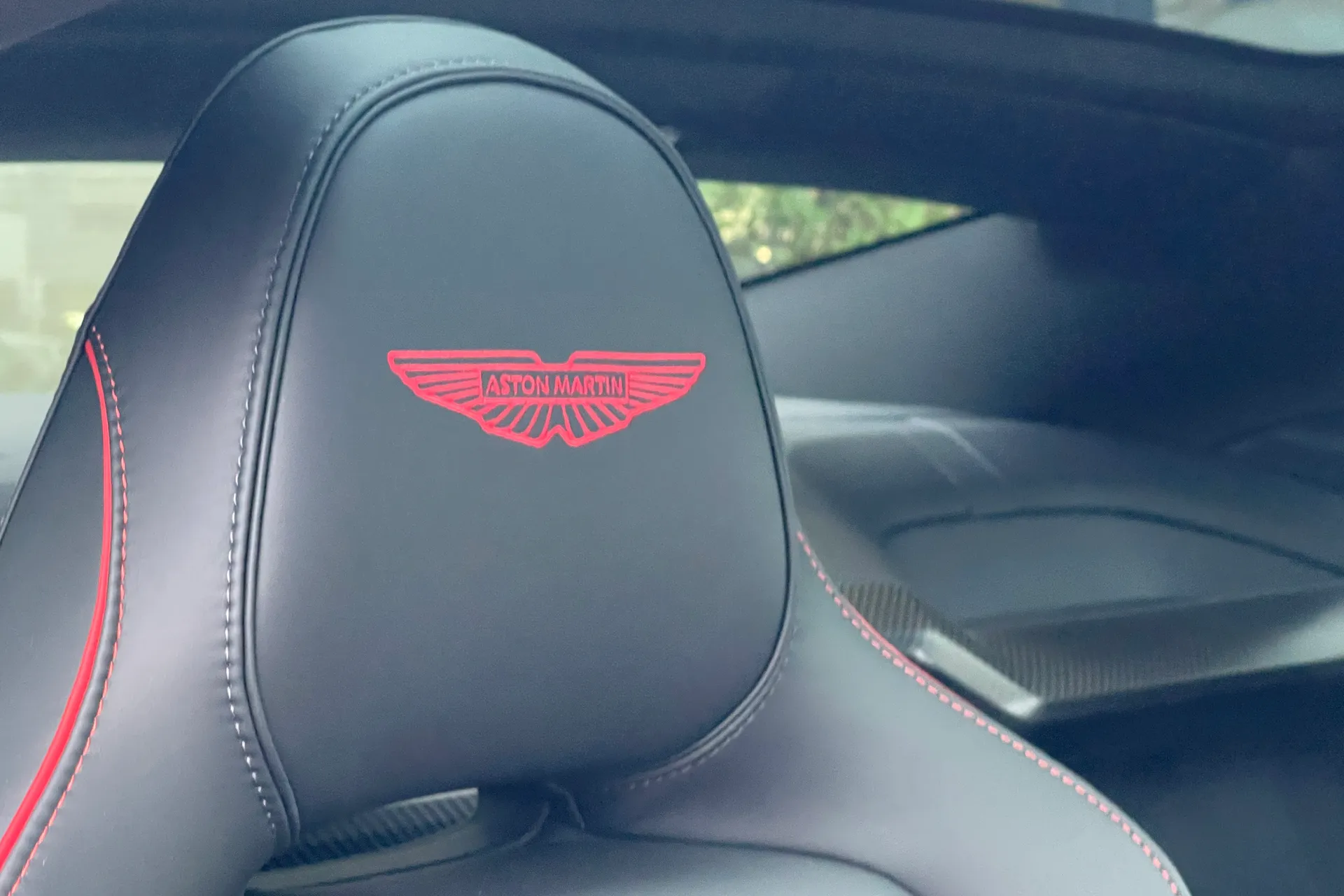 Aston Martin Vanquish thumbnail image number 26