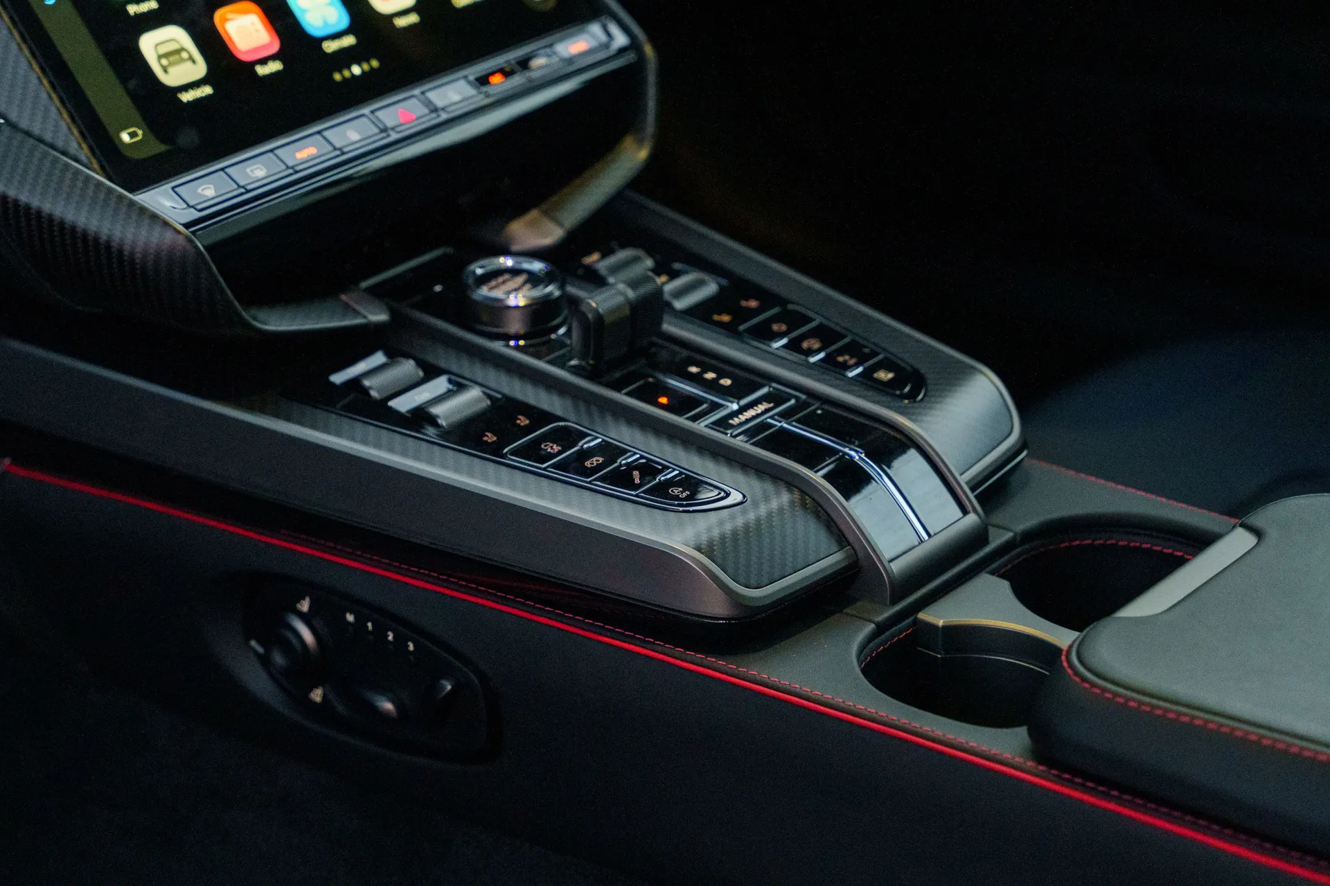 Aston Martin Vanquish thumbnail image number 16