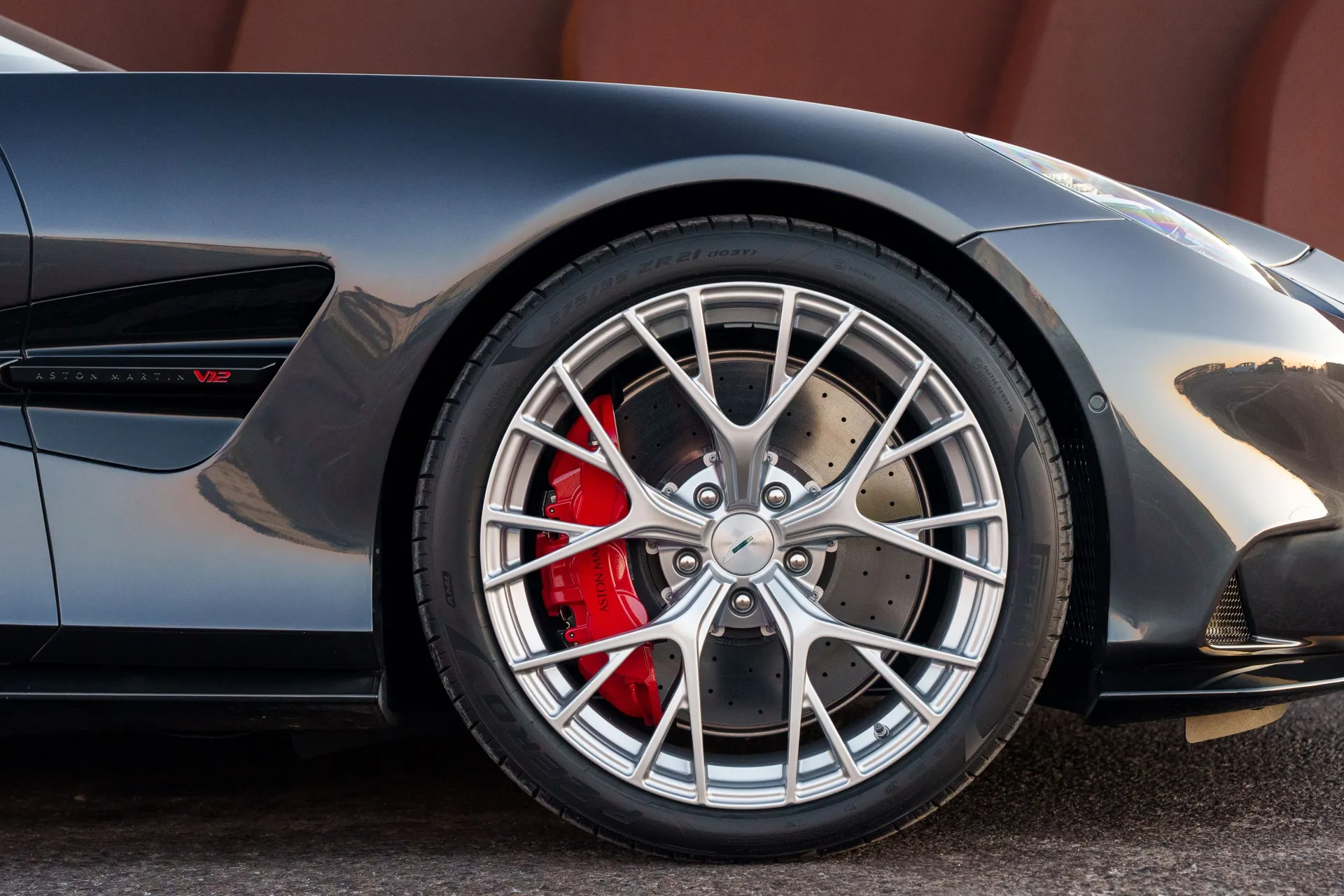 Aston Martin Vanquish thumbnail image number 5