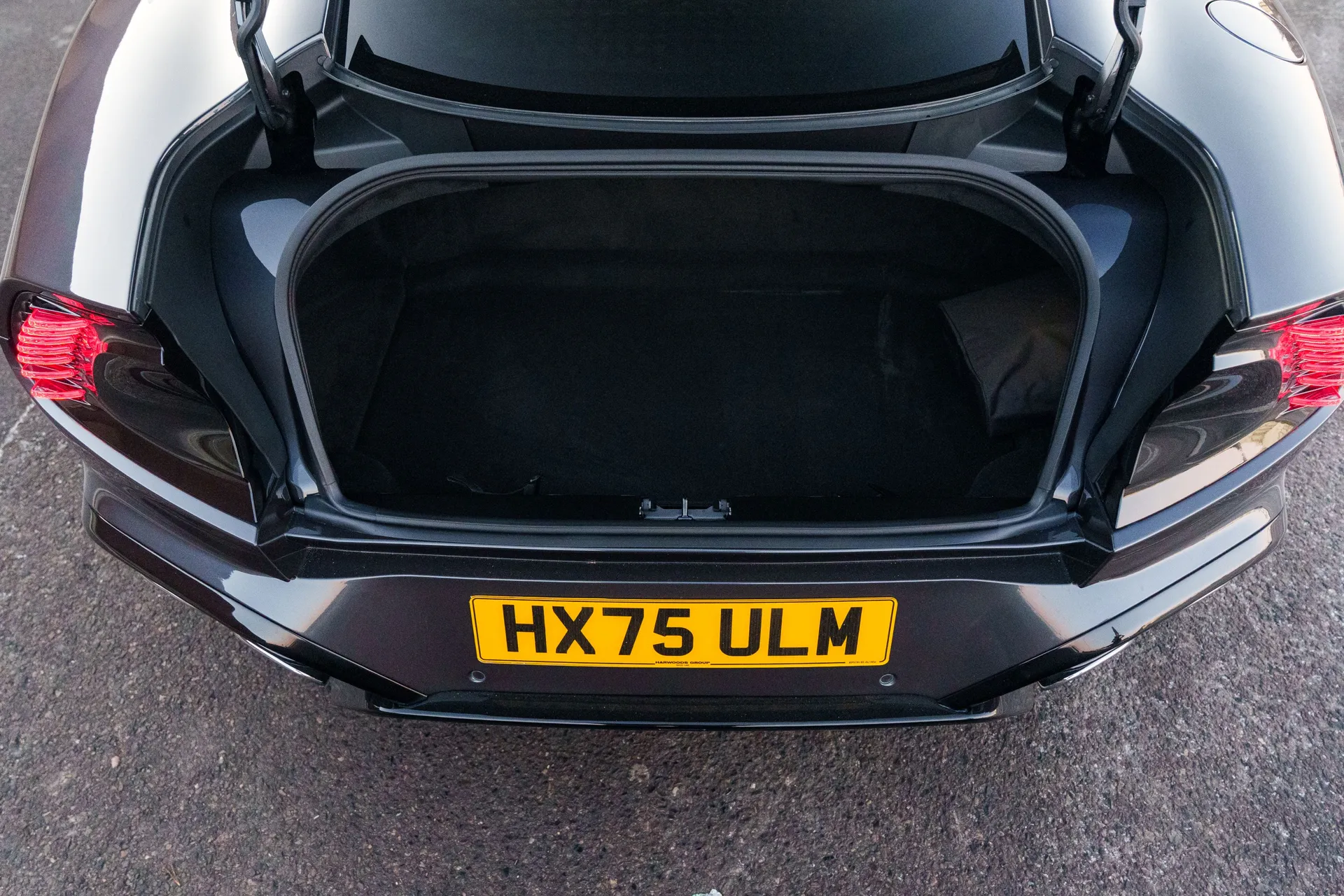 Aston Martin Vanquish thumbnail image number 21