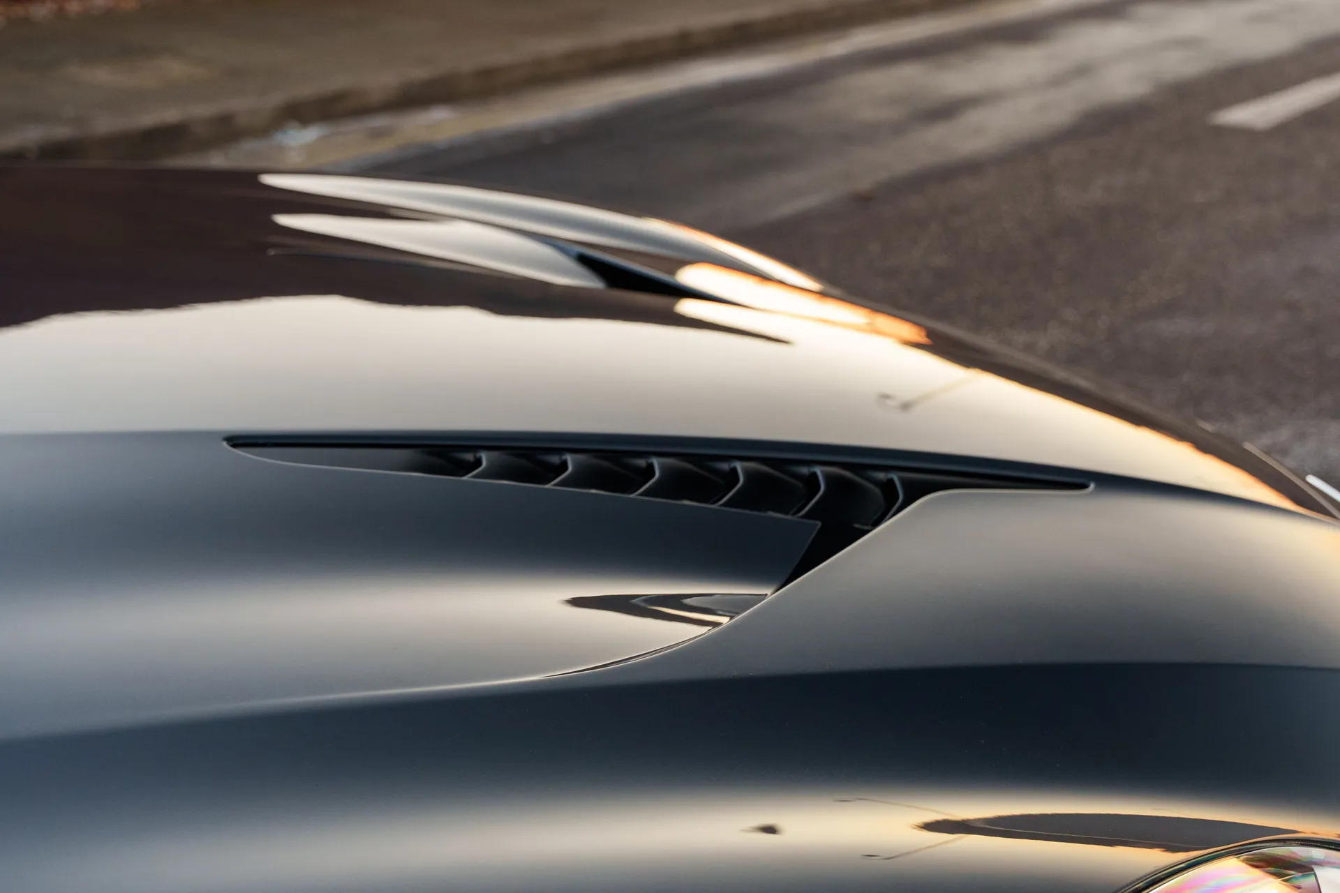 Aston Martin Vanquish thumbnail image number 9