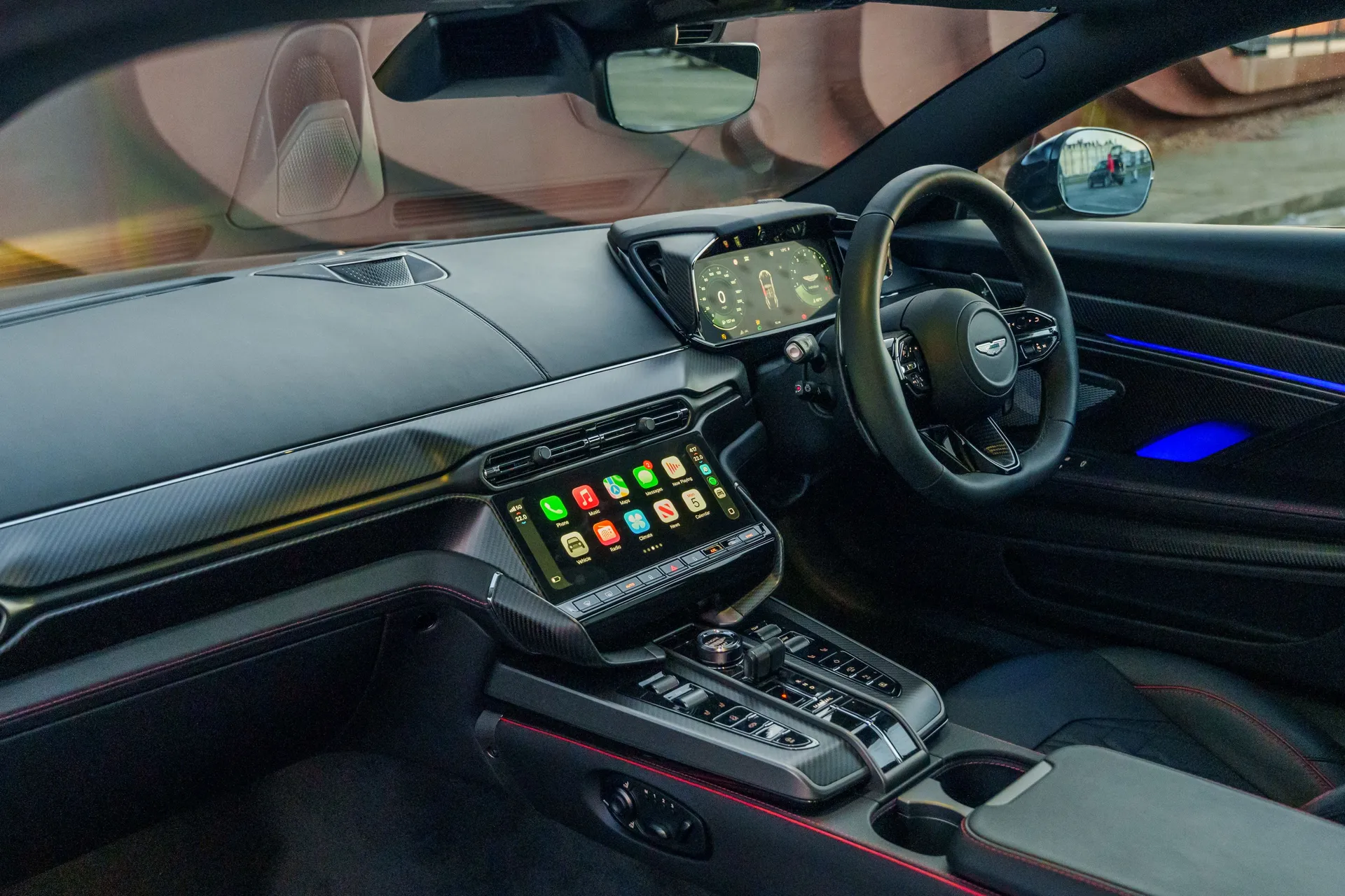 Aston Martin Vanquish thumbnail image number 15