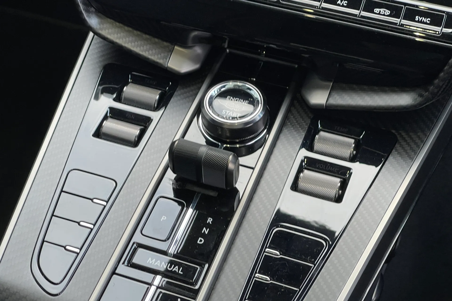 Aston Martin Vanquish thumbnail image number 41