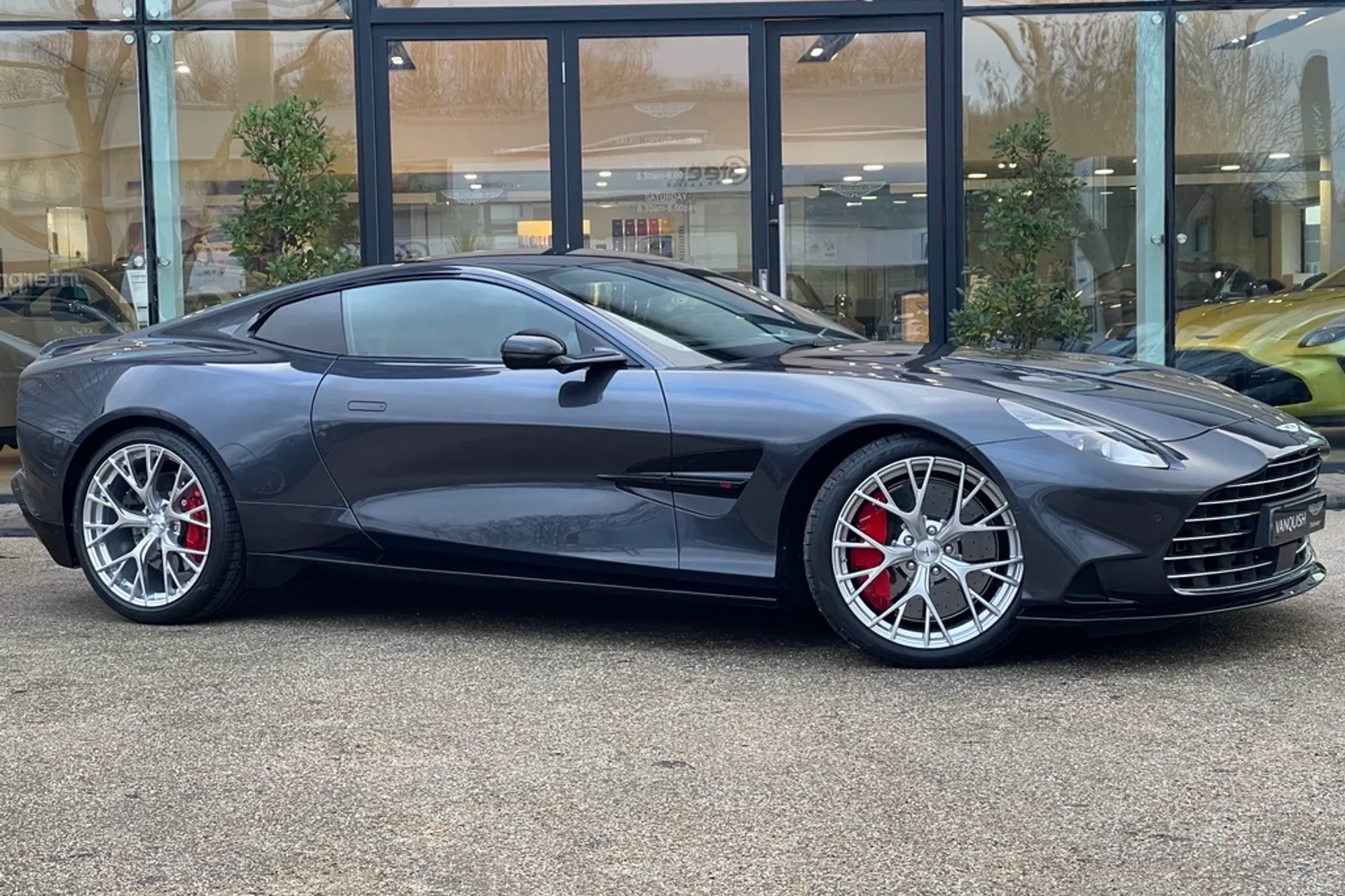 Aston Martin Vanquish thumbnail image number 64