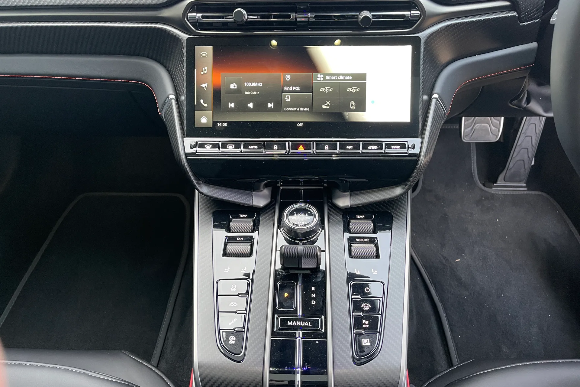 Aston Martin Vanquish thumbnail image number 31