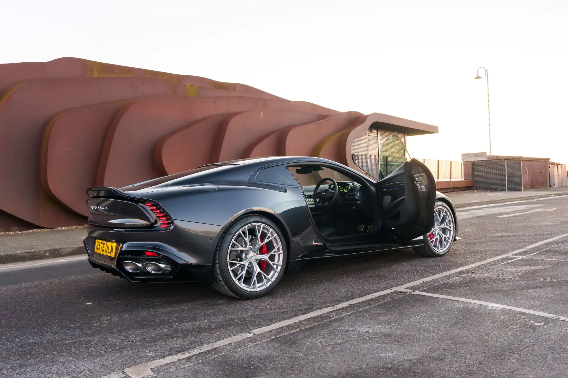 Aston Martin Vanquish thumbnail image number 8