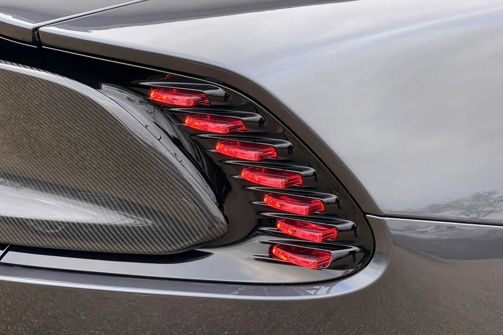 Aston Martin Vanquish thumbnail image number 37