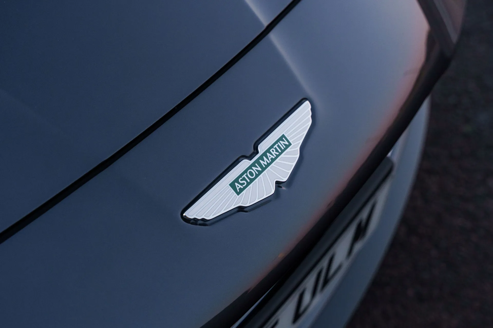 Aston Martin Vanquish thumbnail image number 19