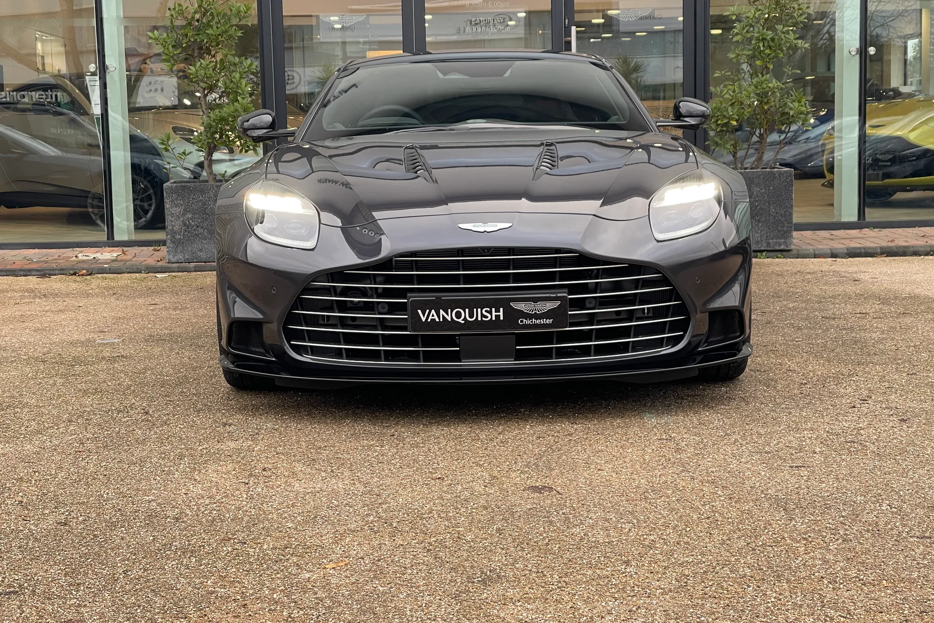 Aston Martin Vanquish thumbnail image number 28