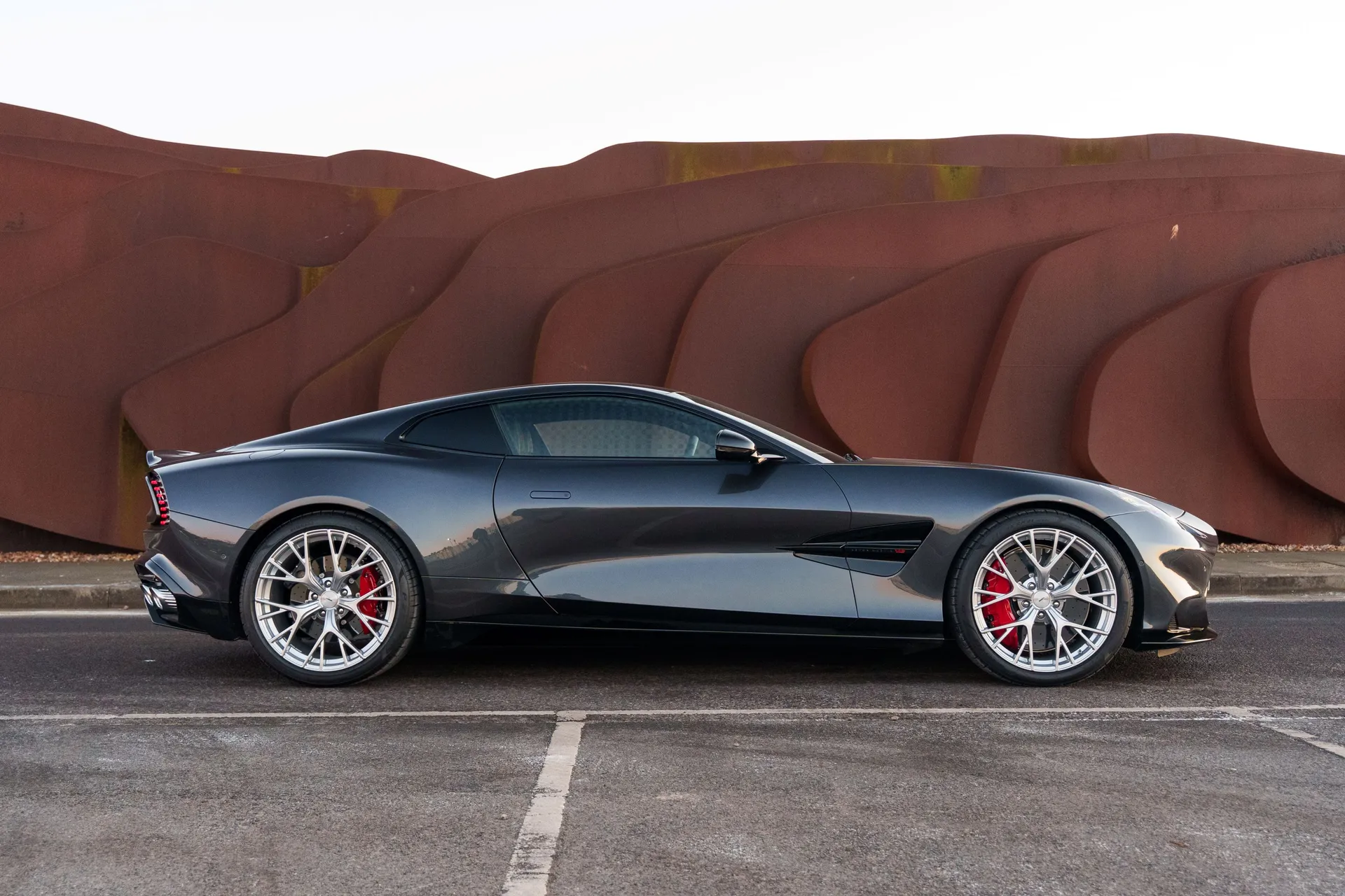Aston Martin Vanquish thumbnail image number 3