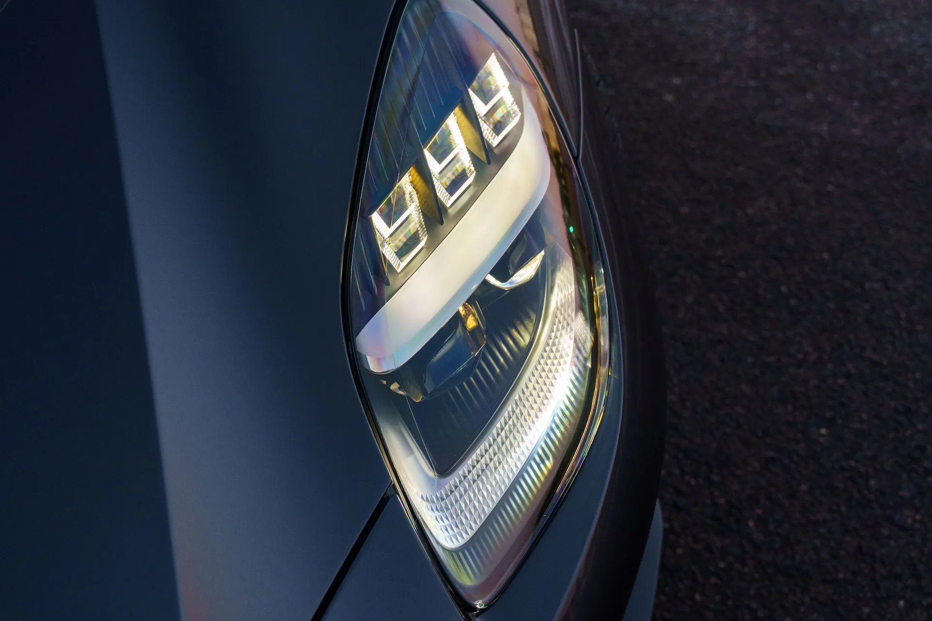 Aston Martin Vanquish thumbnail image number 18