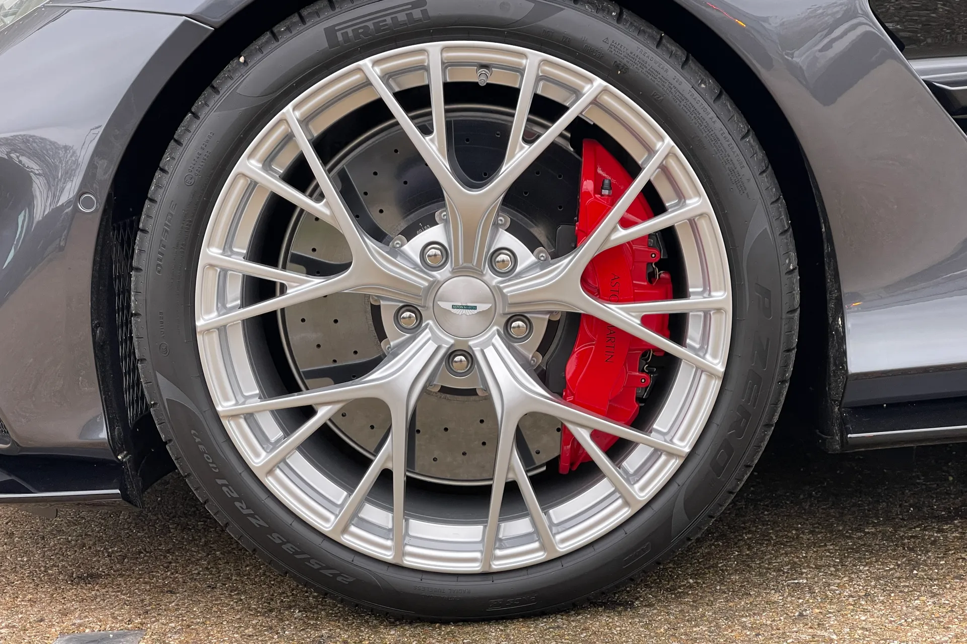 Aston Martin Vanquish thumbnail image number 25