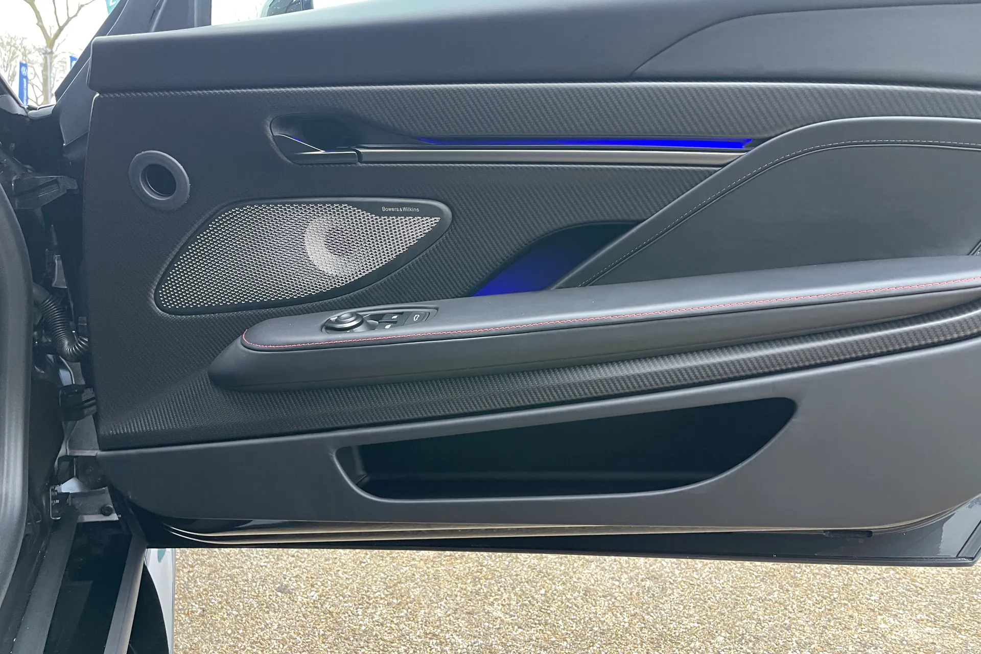 Aston Martin Vanquish thumbnail image number 46