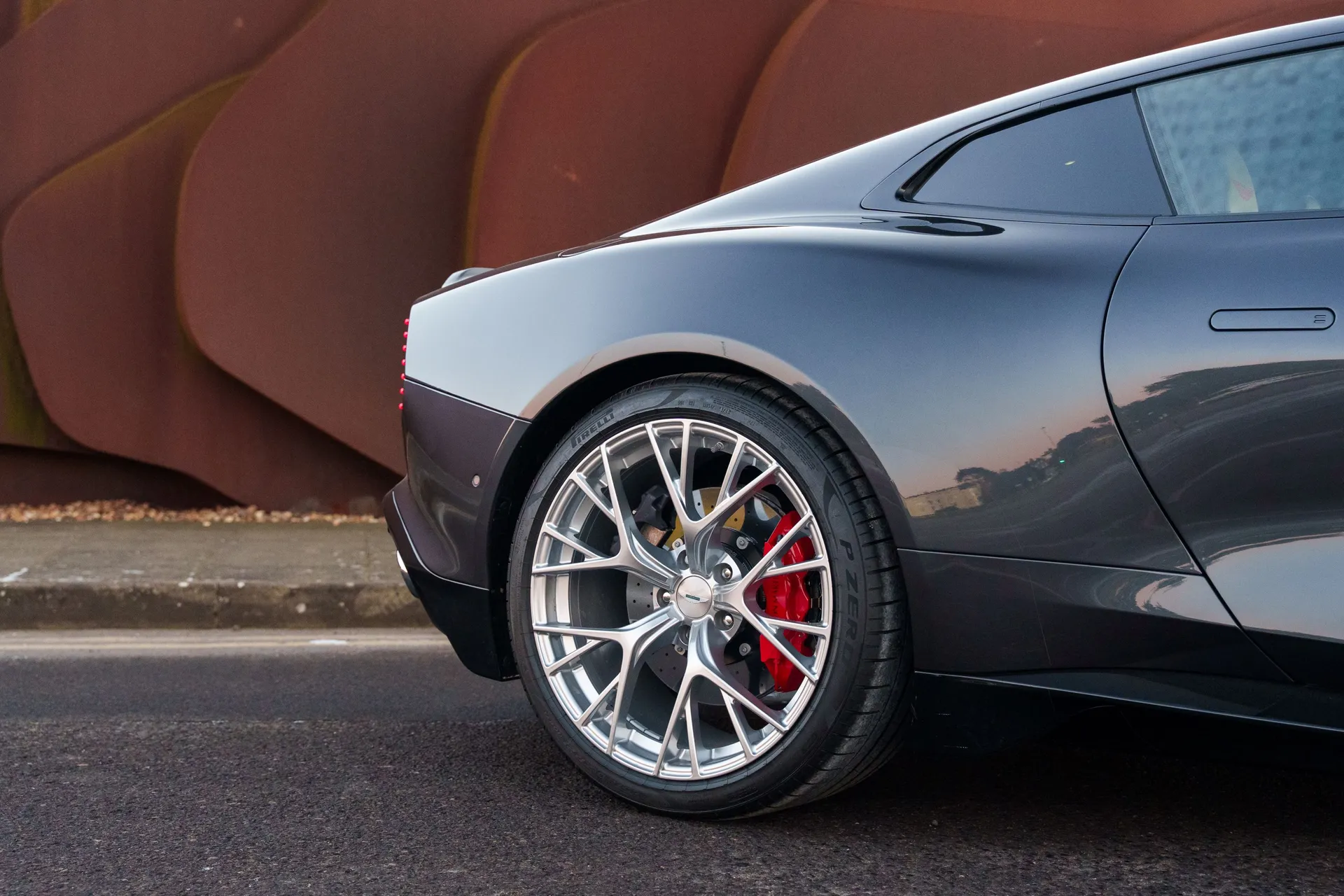 Aston Martin Vanquish thumbnail image number 4