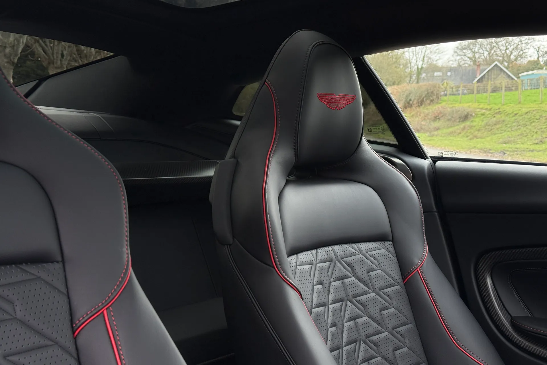 Aston Martin Vanquish thumbnail image number 28