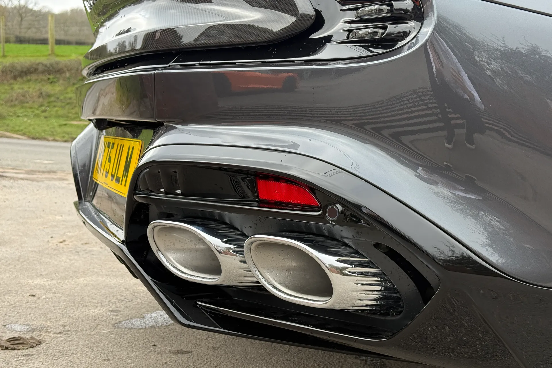 Aston Martin Vanquish thumbnail image number 44