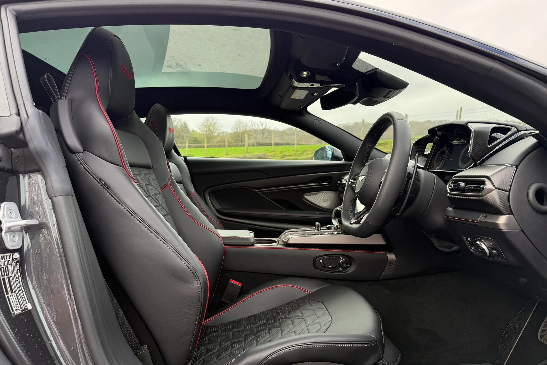 Aston Martin Vanquish thumbnail image number 32