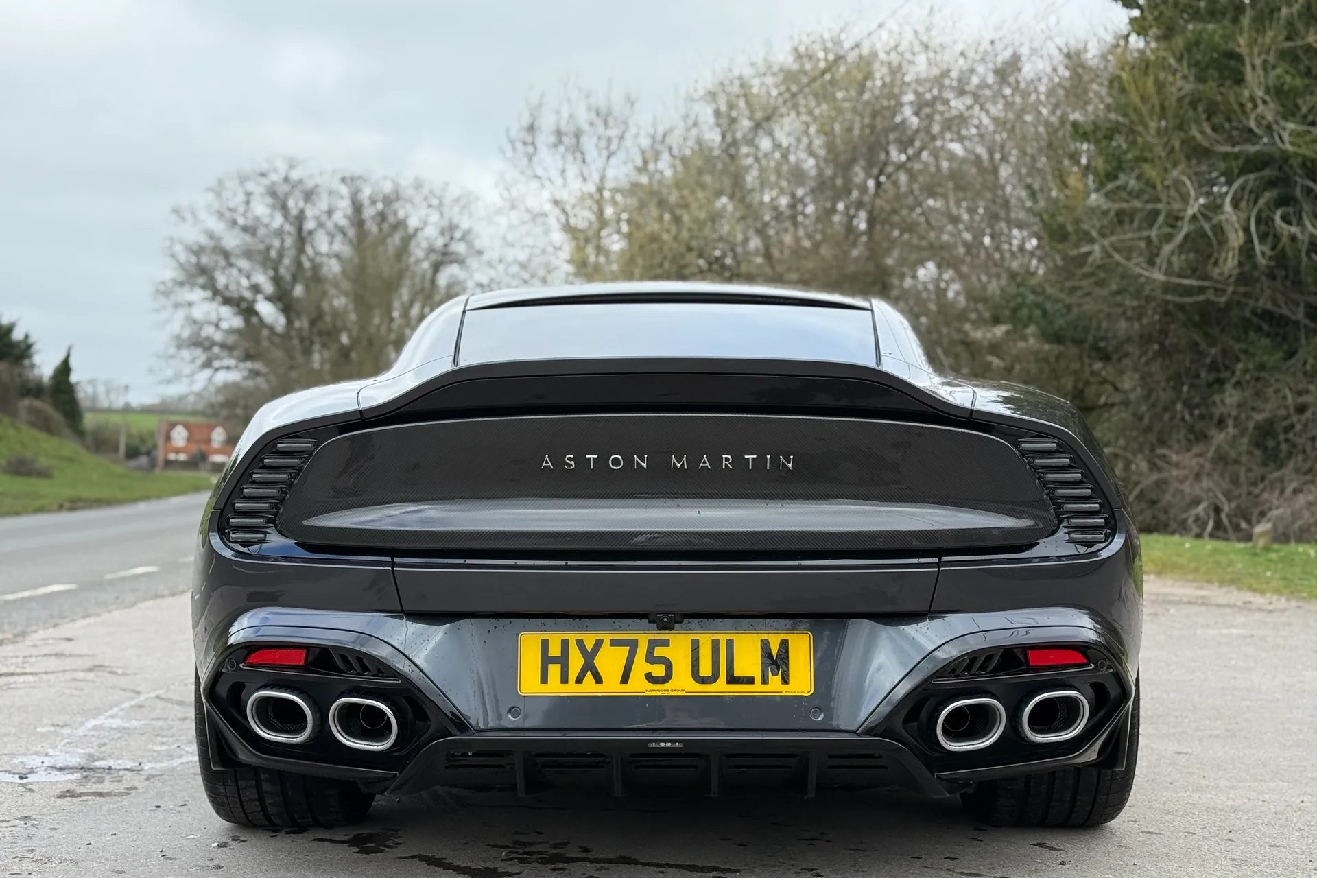 Aston Martin Vanquish thumbnail image number 16