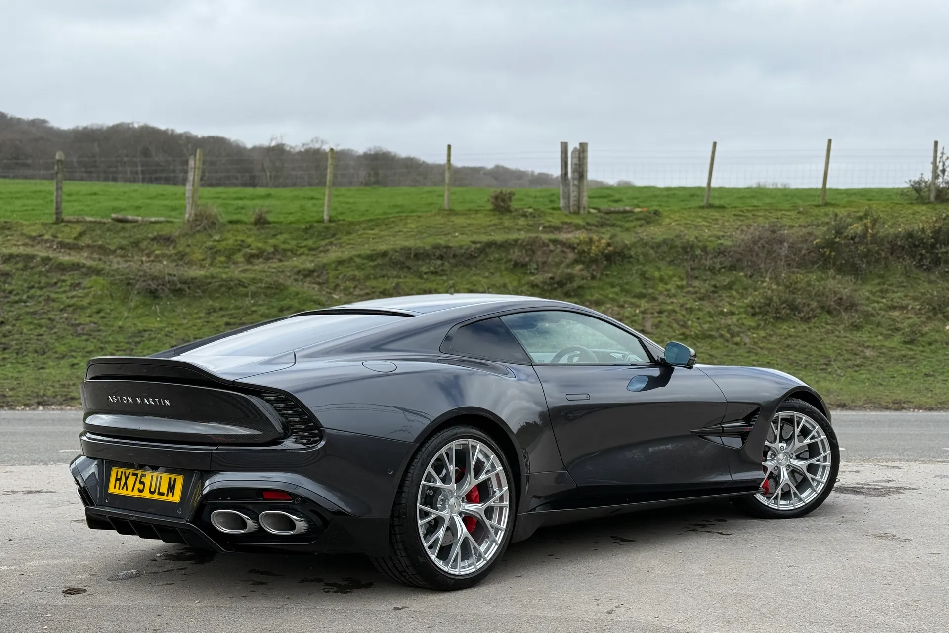 Aston Martin Vanquish thumbnail image number 3