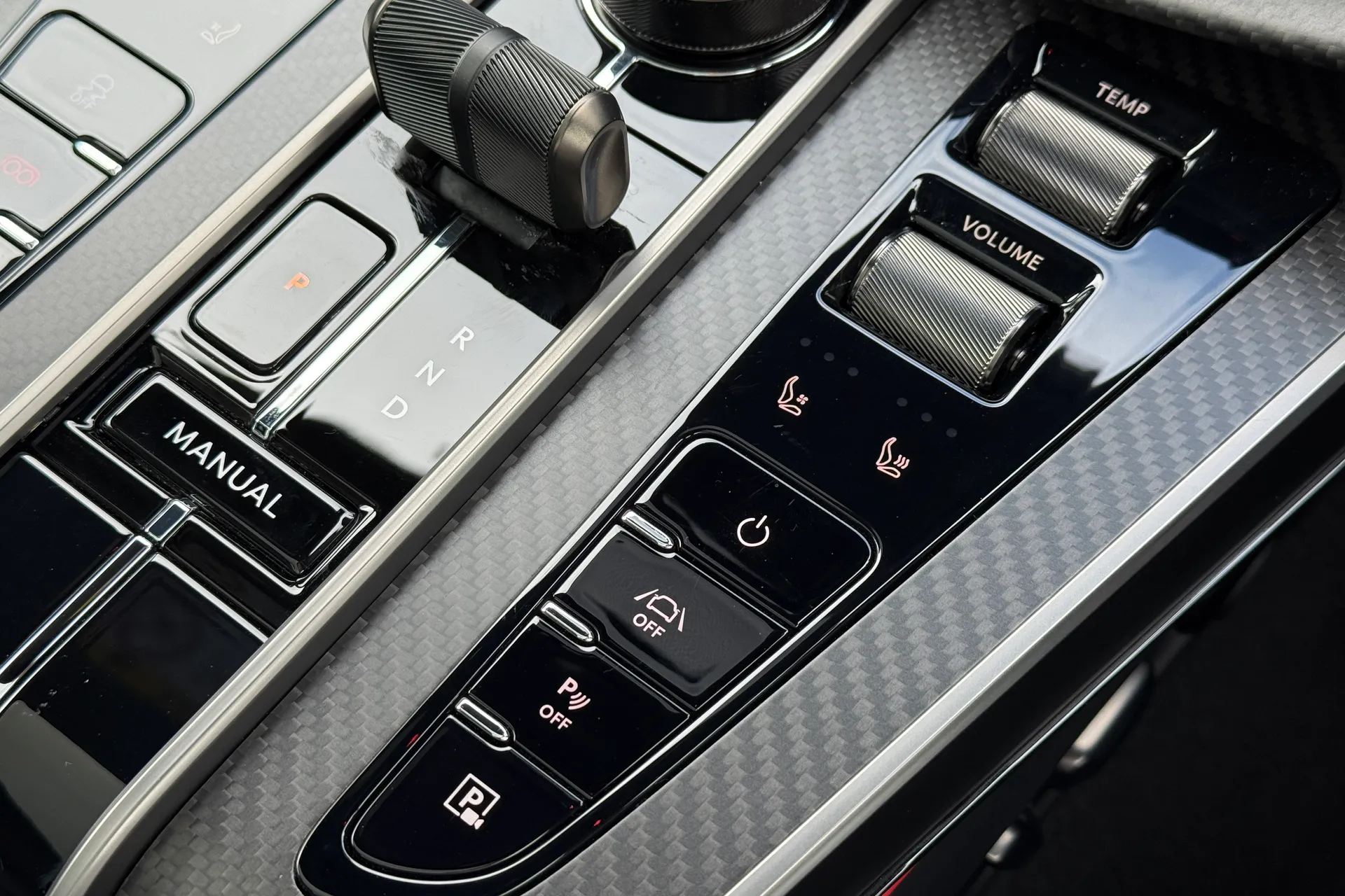 Aston Martin Vanquish thumbnail image number 13