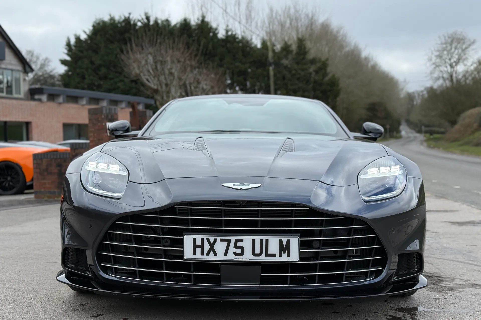 Aston Martin Vanquish thumbnail image number 17