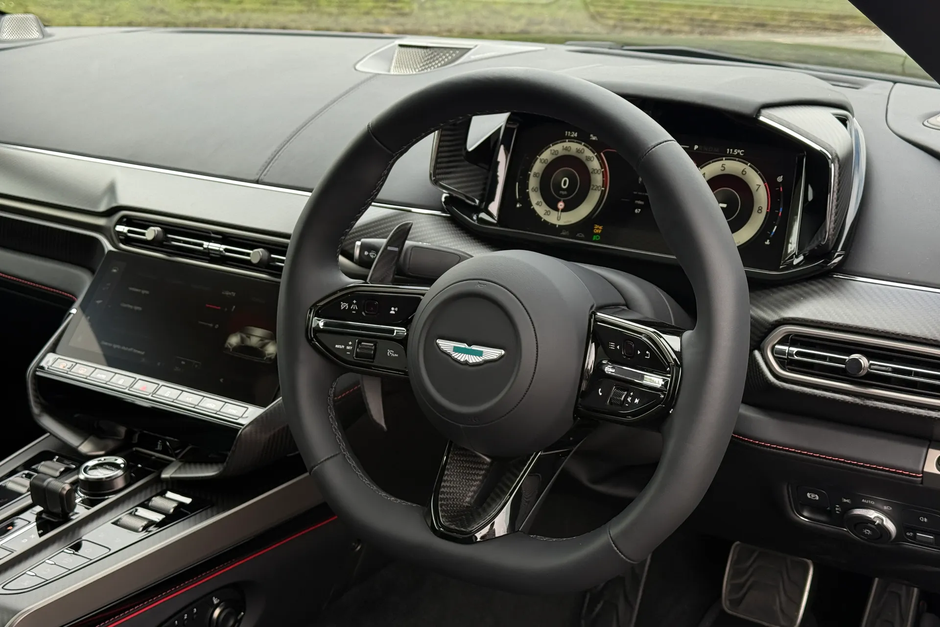 Aston Martin Vanquish thumbnail image number 29